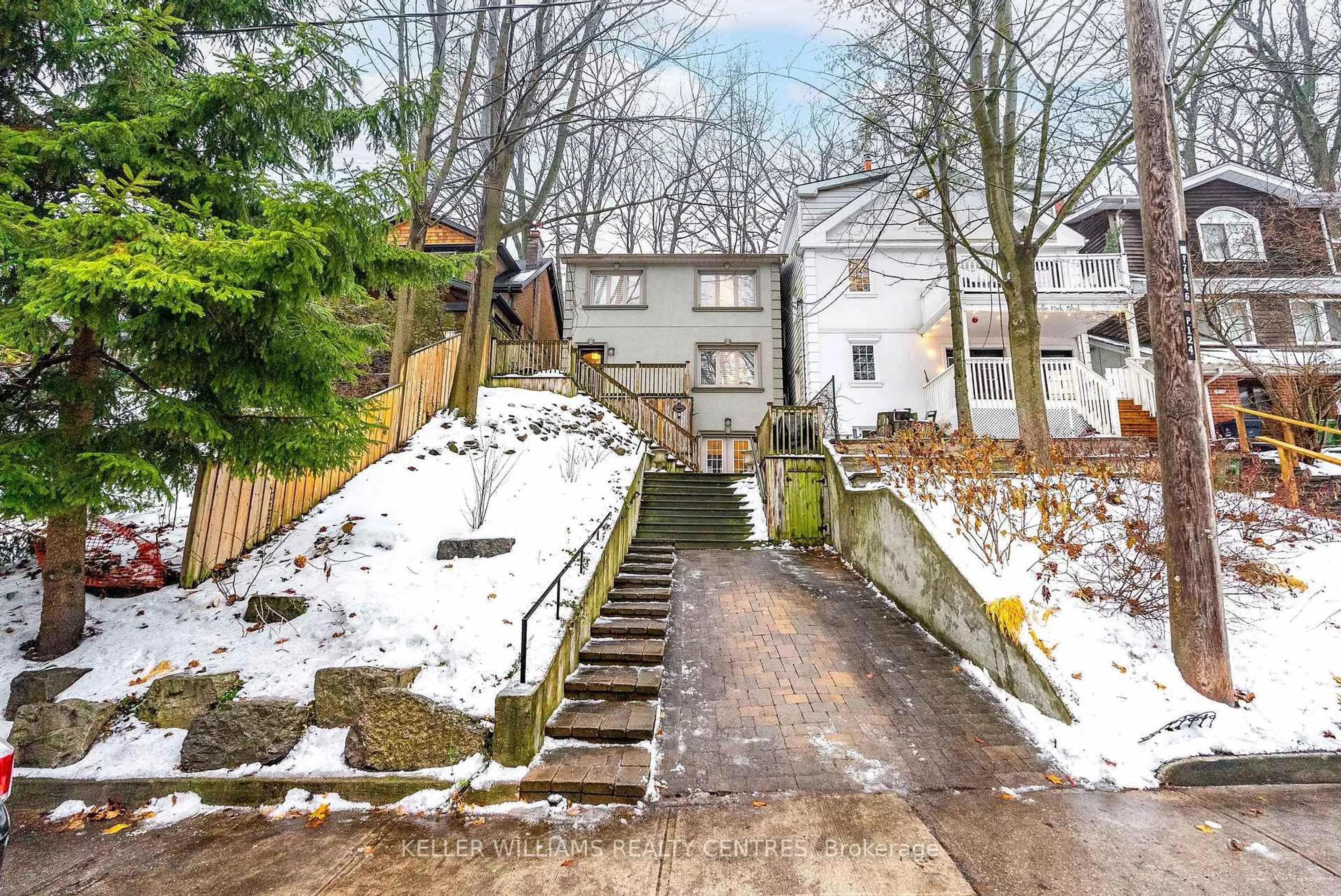 Patio, street for 122A Neville Park Blvd, Toronto Ontario M4E 3P8