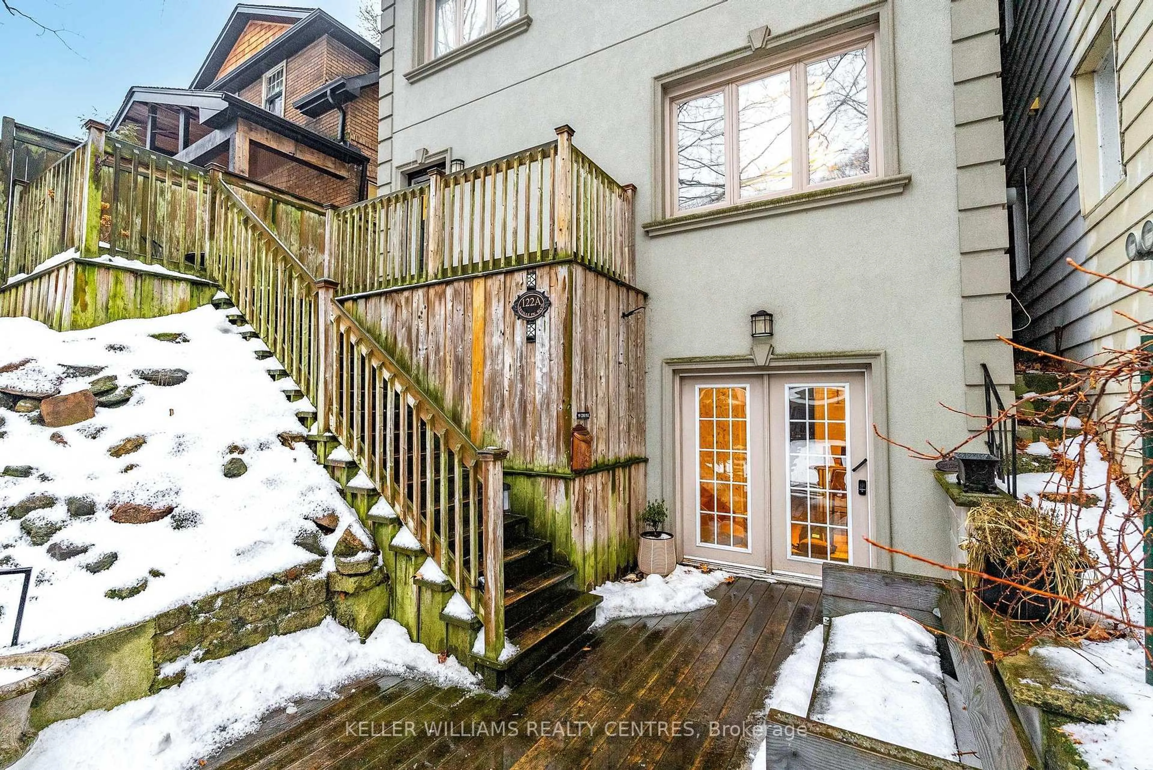 Indoor entryway for 122A Neville Park Blvd, Toronto Ontario M4E 3P8