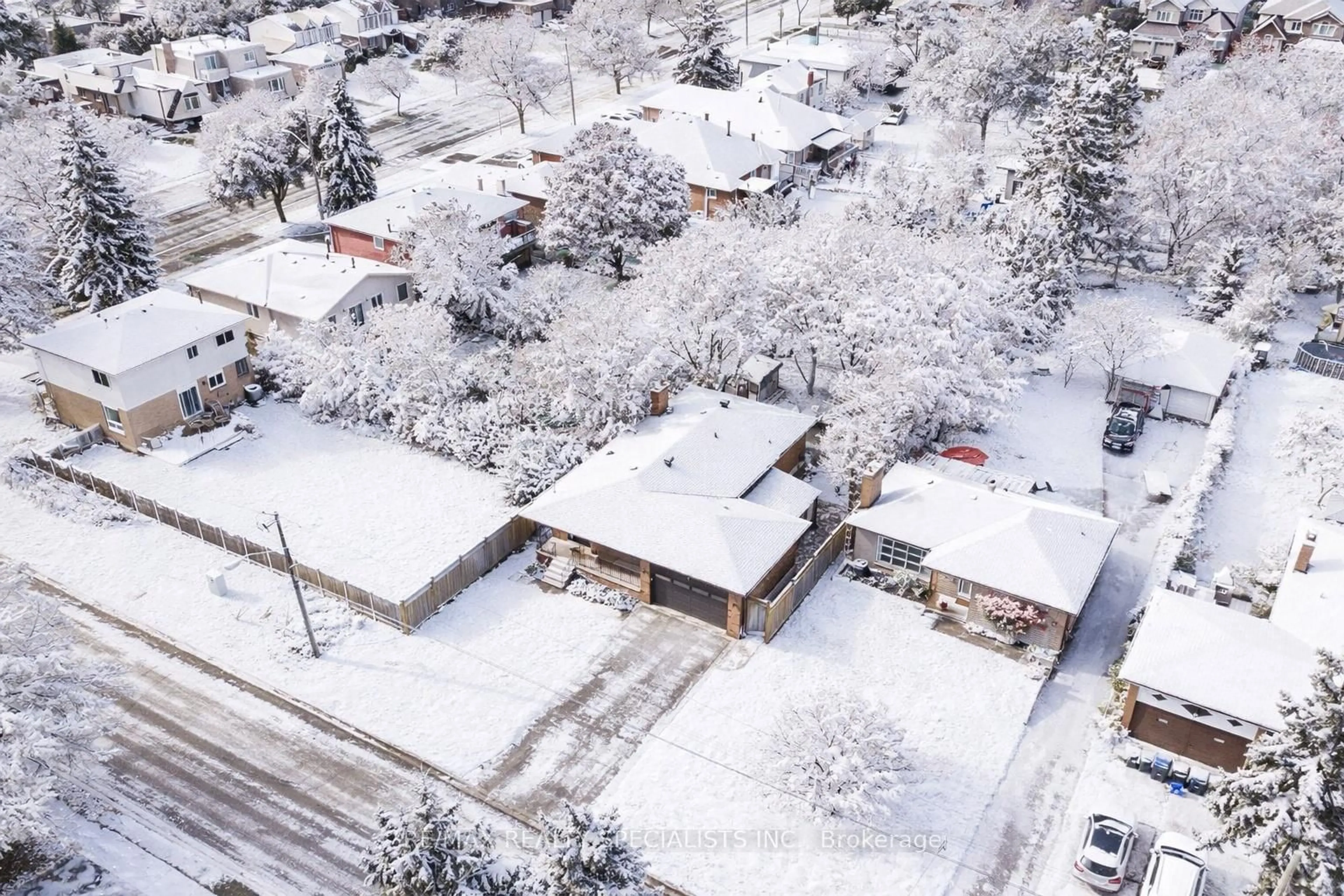 A pic from outside/outdoor area/front of a property/back of a property/a pic from drone, street for 8 Brumwell St, Toronto Ontario M1C 2K8