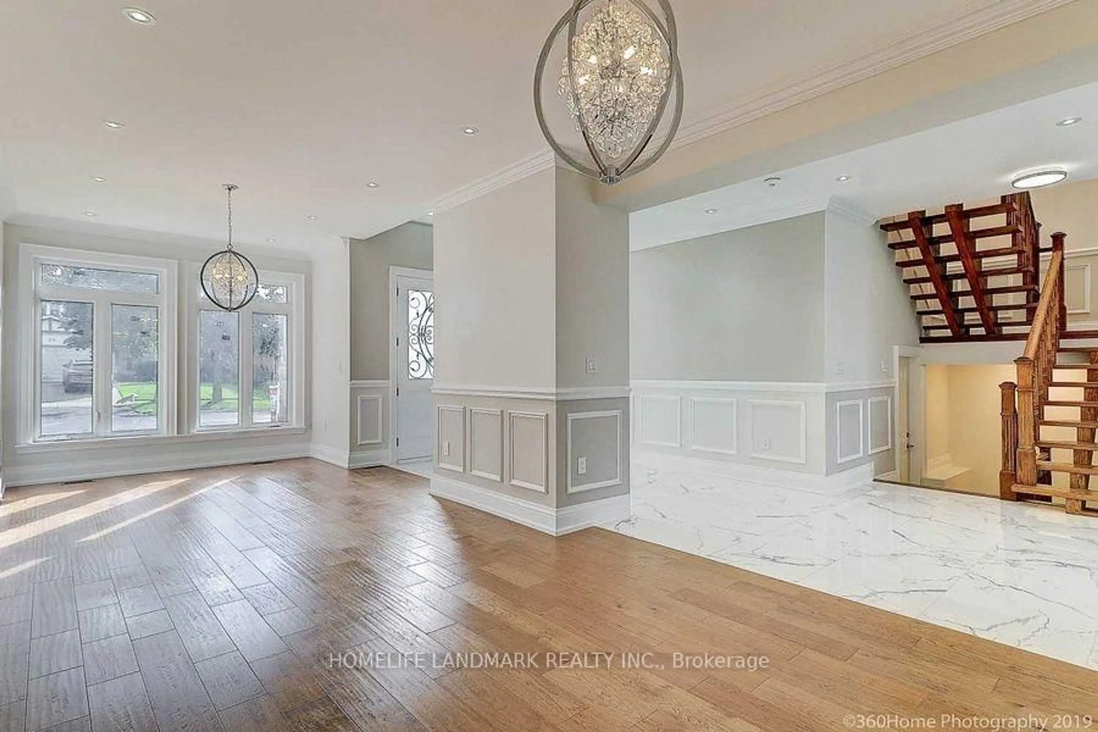 Indoor foyer for 24 Cedar Brae Blvd, Toronto Ontario M1J 2K3