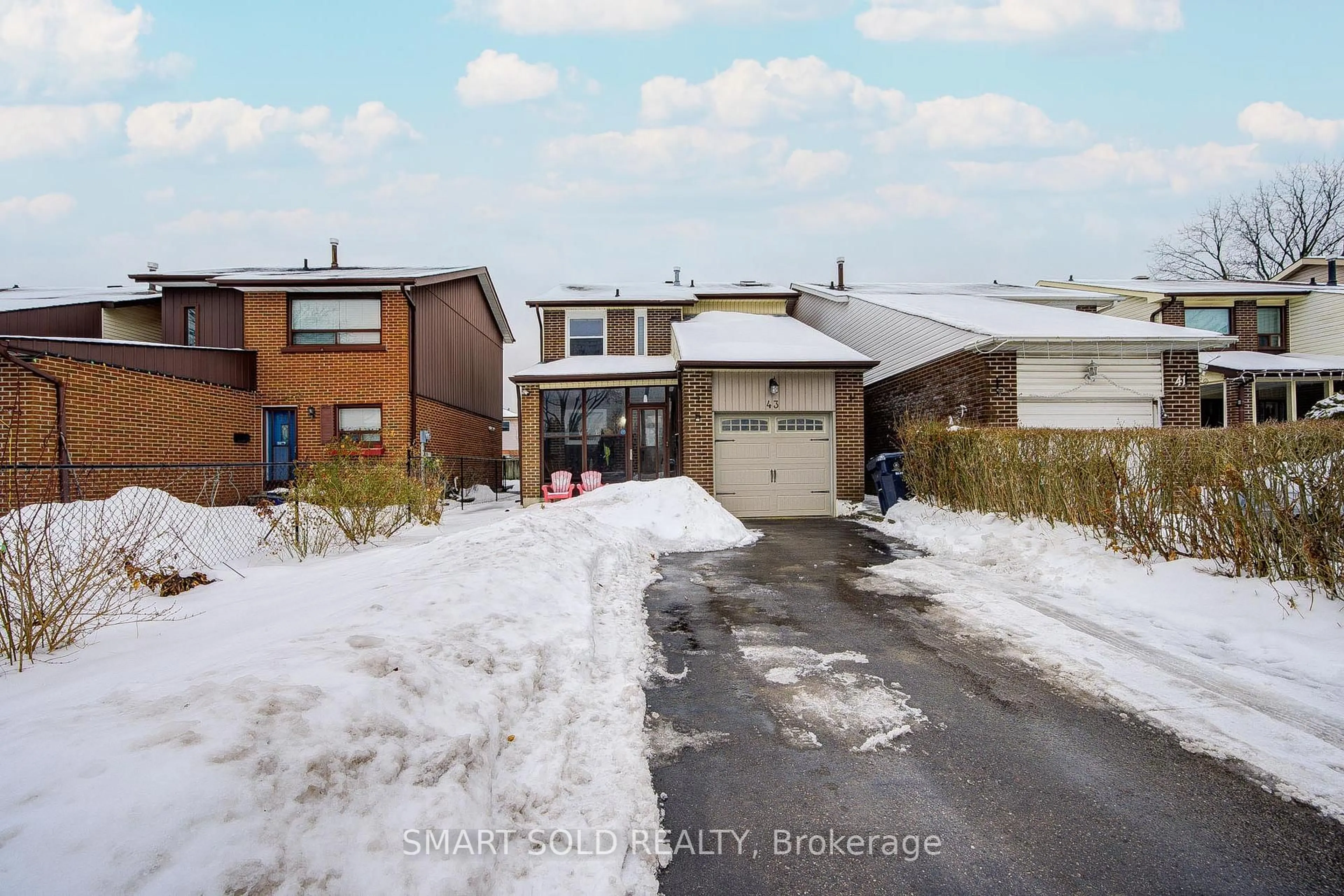 A pic from outside/outdoor area/front of a property/back of a property/a pic from drone, street for 43 Mammoth Hall Tr, Toronto Ontario M1B 1P5