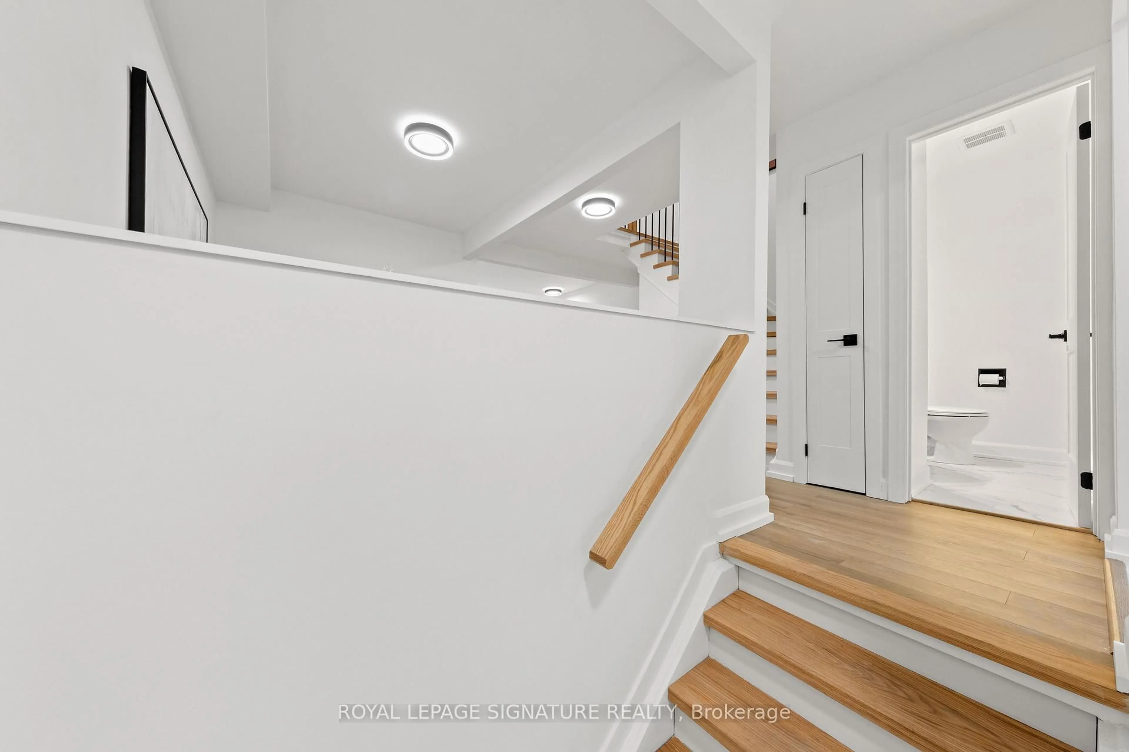 Indoor entryway for 1915 Denmar Rd #175, Pickering Ontario L1V 3E1