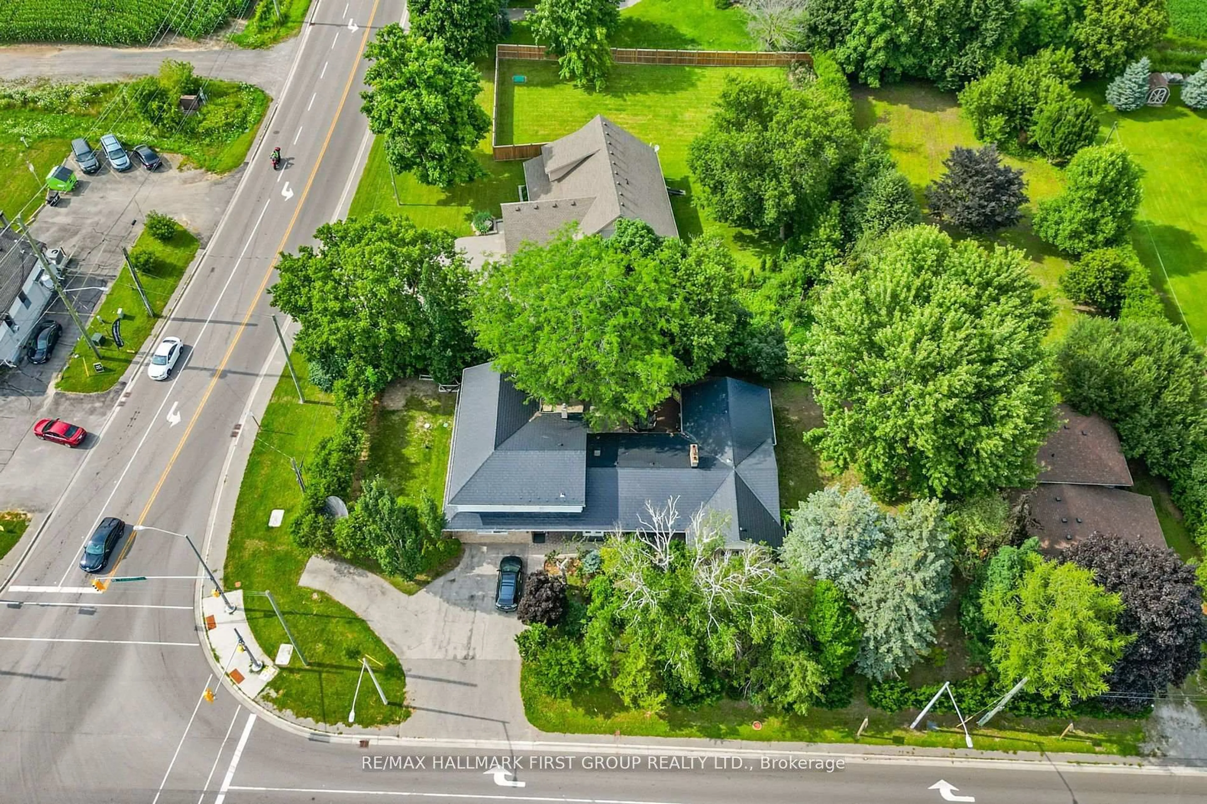 A pic from outside/outdoor area/front of a property/back of a property/a pic from drone, street for 1652 Taunton Rd, Clarington Ontario L0B 1J0