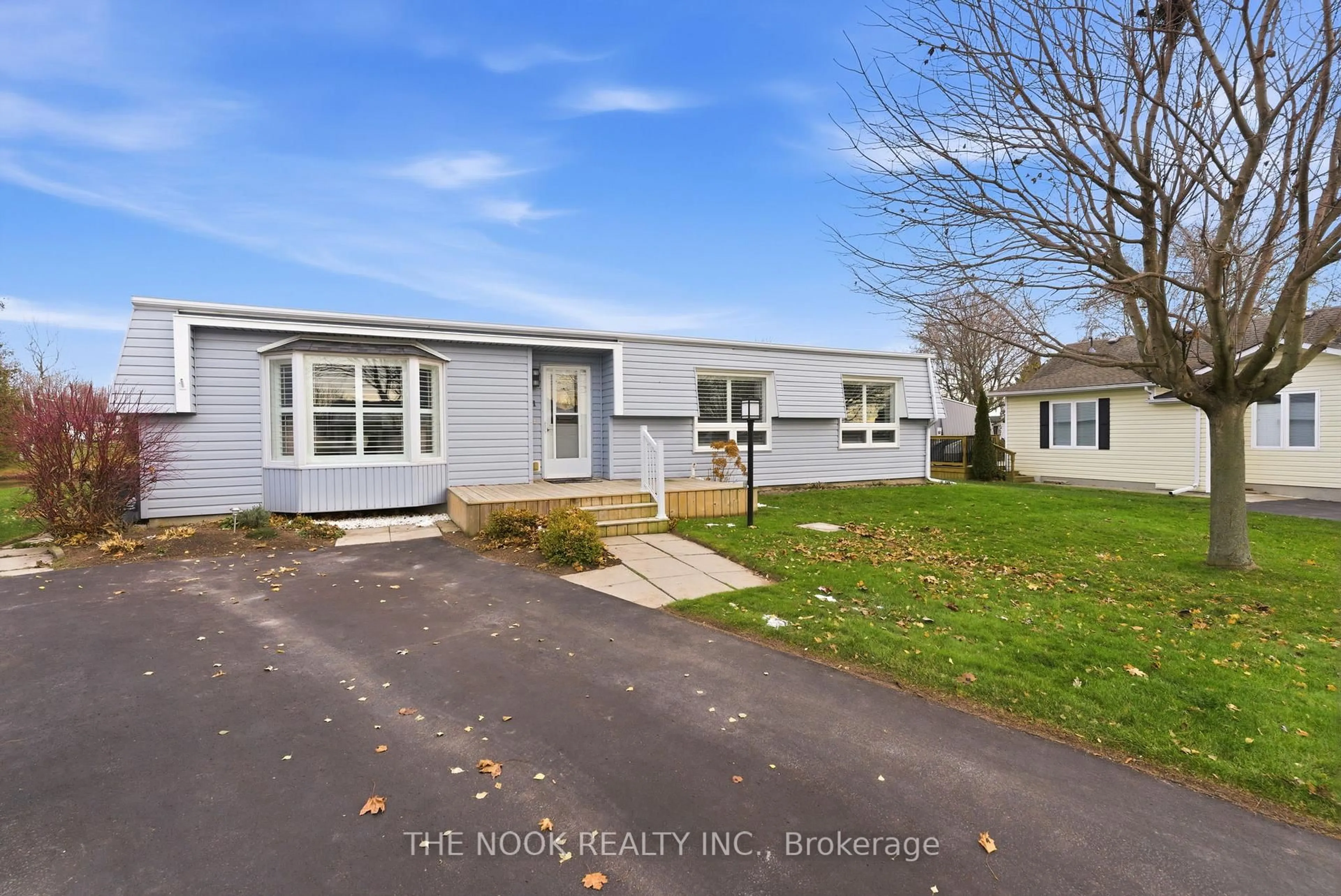 A pic from outside/outdoor area/front of a property/back of a property/a pic from drone, unknown for 1 Steelhead Lane, Clarington Ontario L1B 1B5