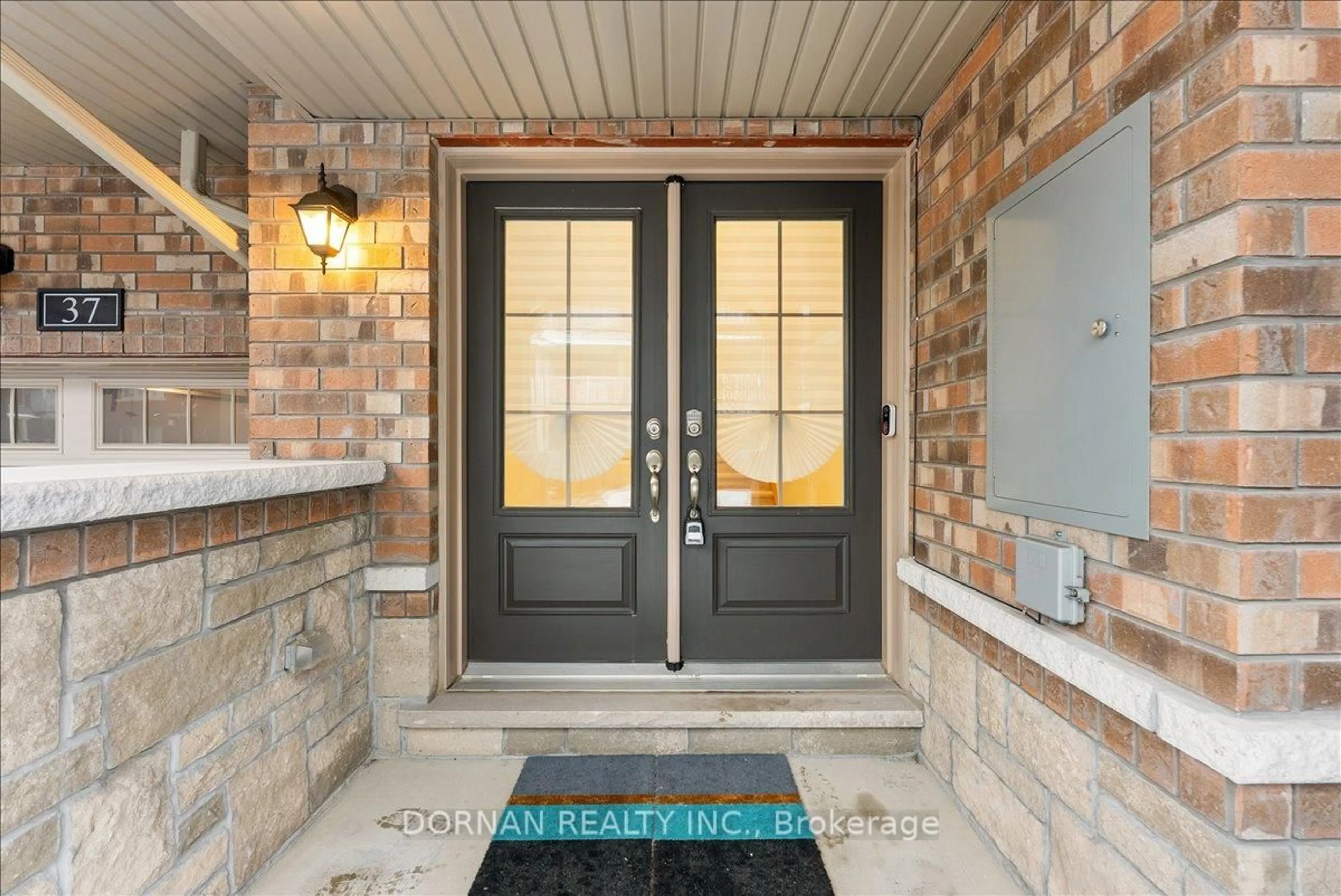Indoor entryway for 37 Mappin Way, Whitby Ontario L1R 0R4