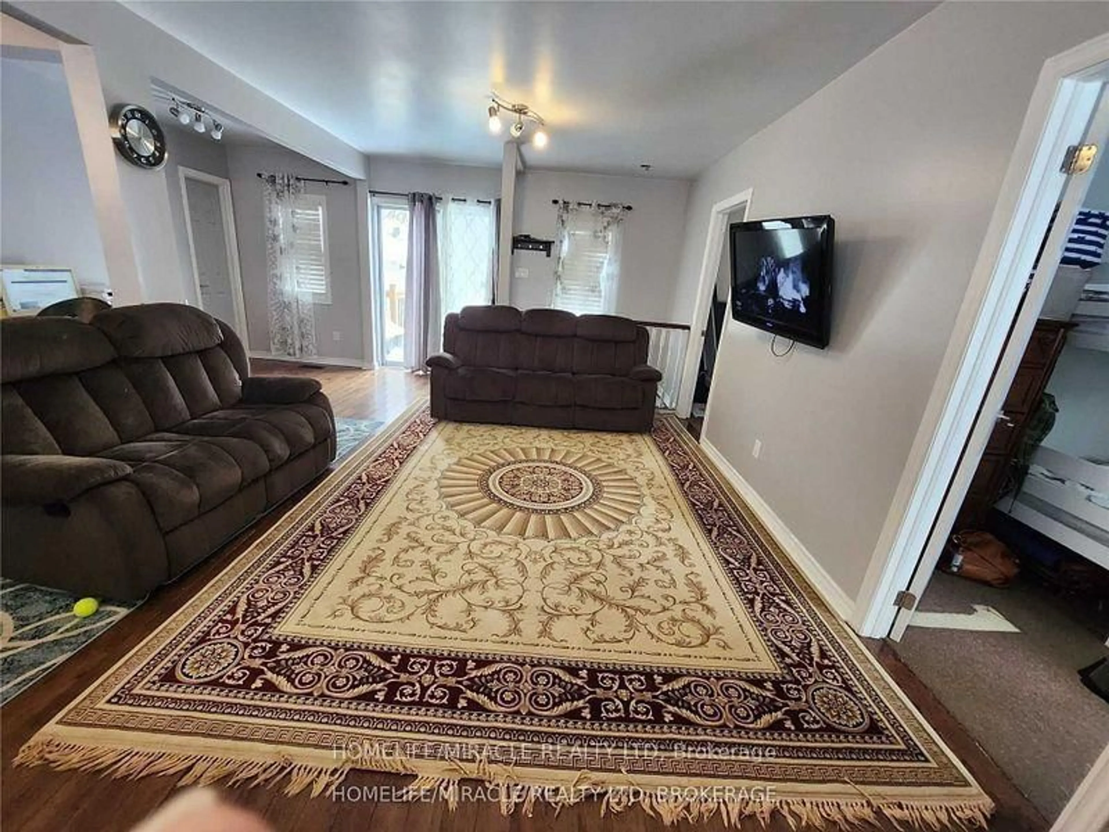 Unknown for 824 Rowena St, Oshawa Ontario L1H 4Z5