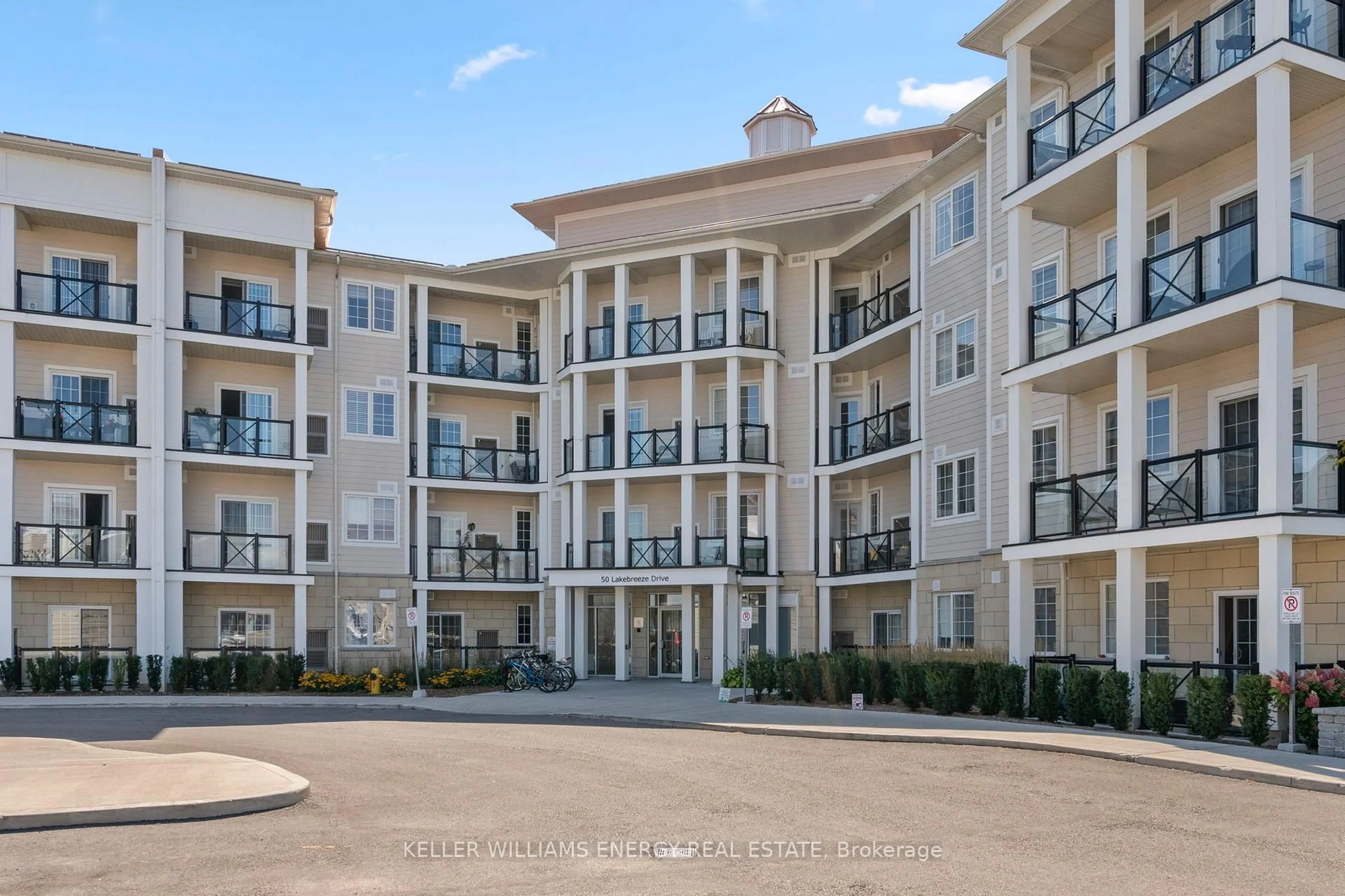 Patio, water/lake/river/ocean view for 50 Lakebreeze Dr #106, Clarington Ontario L1B 0V9