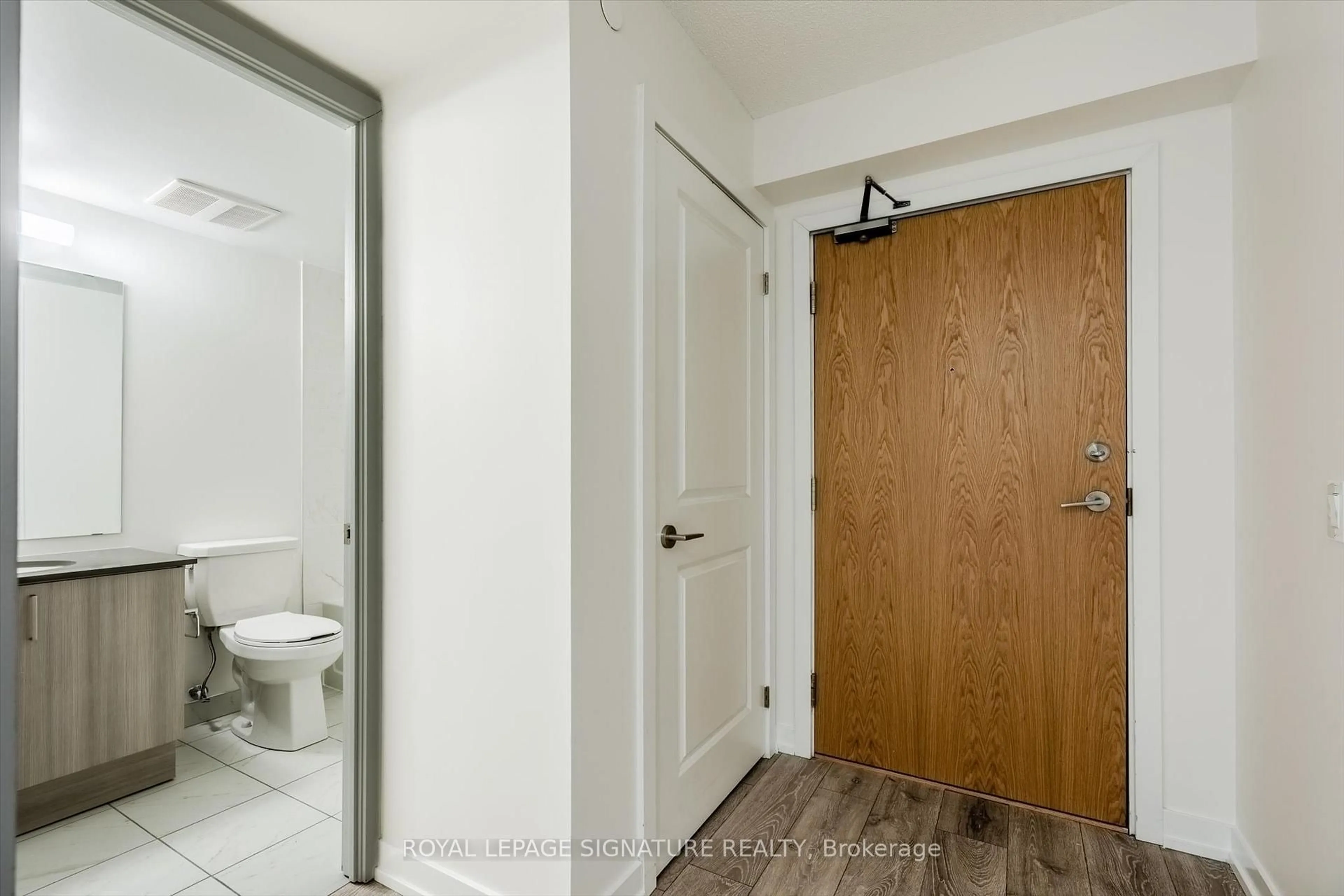 Indoor entryway for 1455 Celebration Dr #1708, Pickering Ontario L1W 3R5