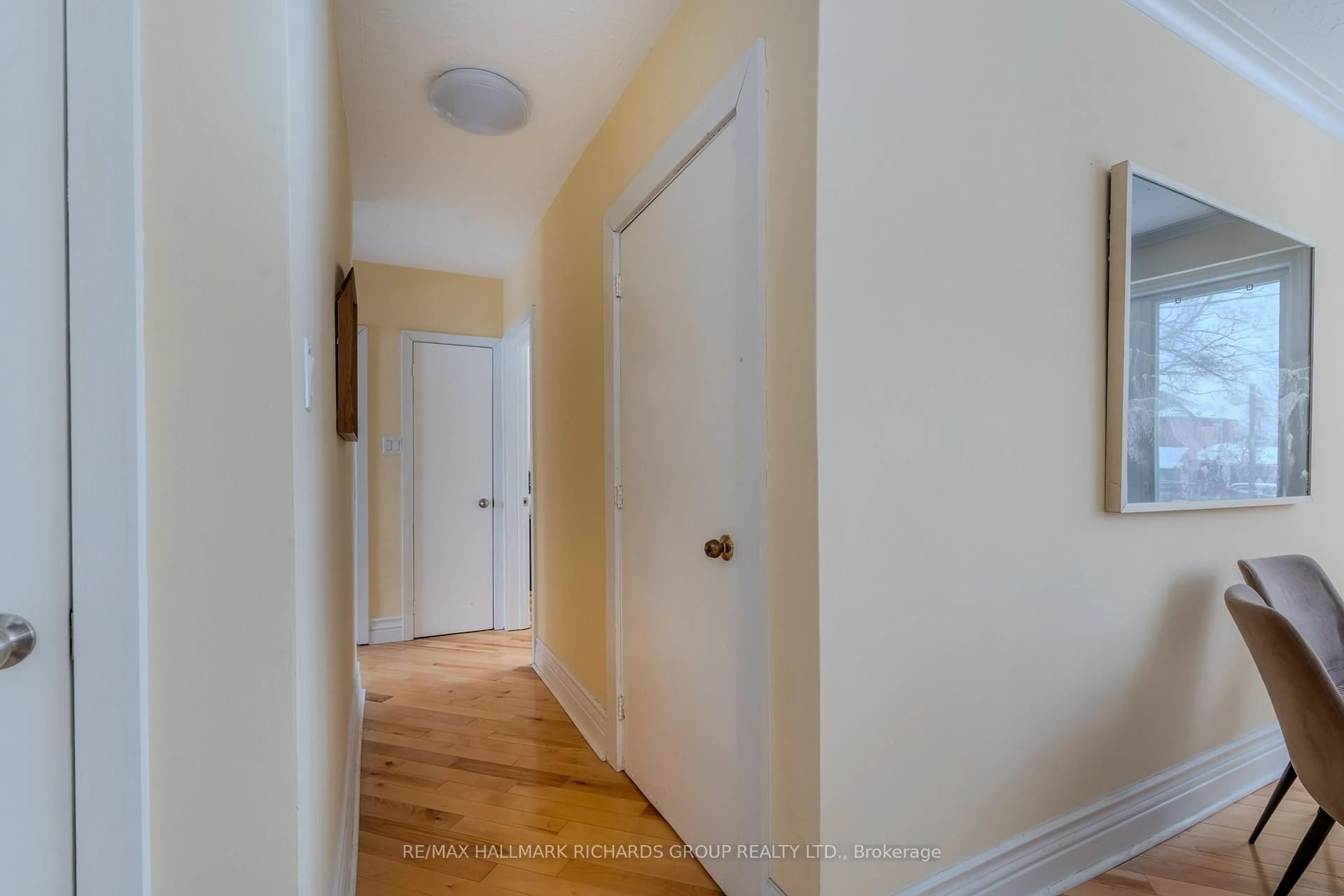 Indoor entryway for 35 Swanwick Ave, Toronto Ontario M4E 1Z2