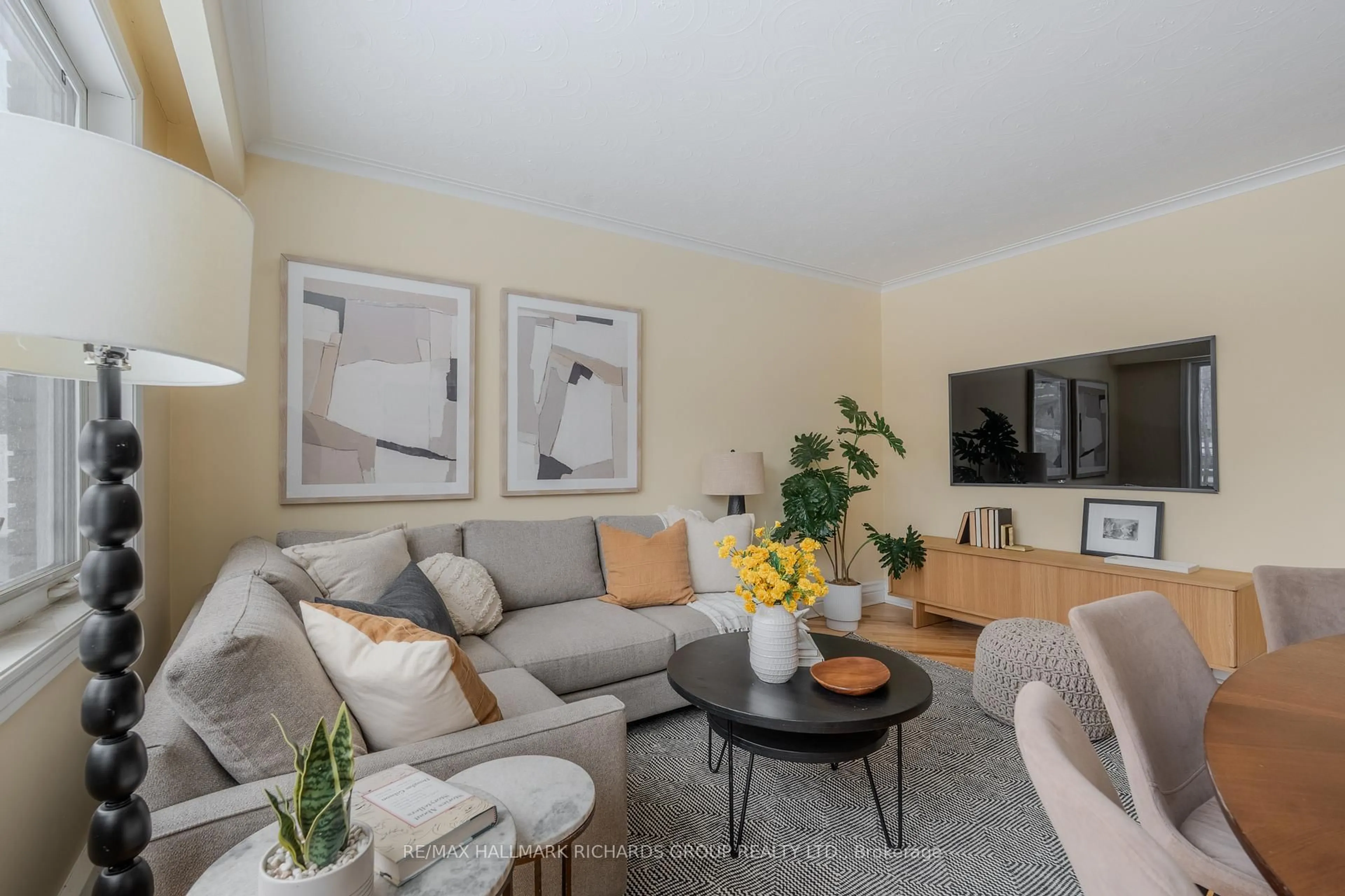 Living room with furniture, unknown for 35 Swanwick Ave, Toronto Ontario M4E 1Z2