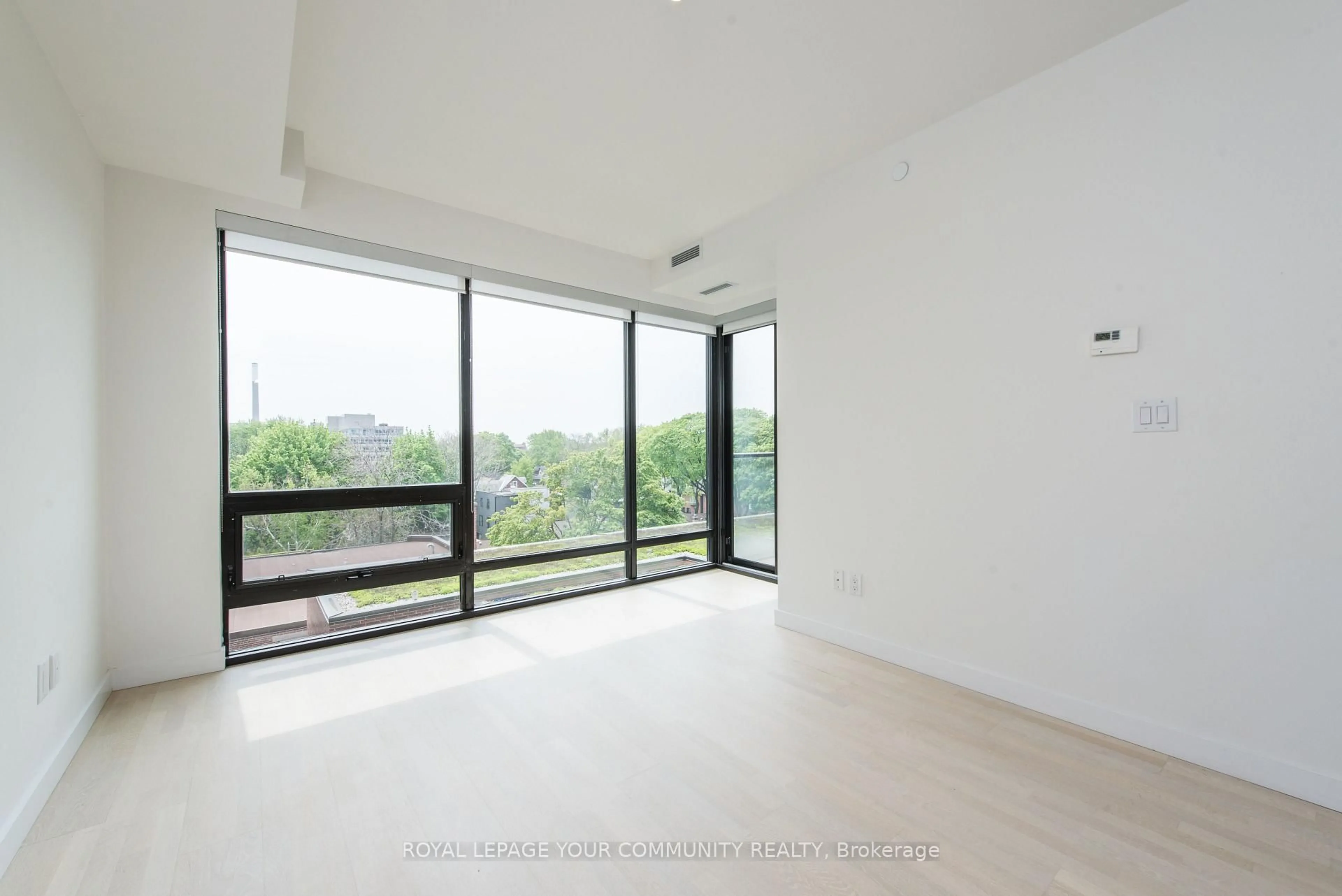 Indoor foyer for 246 Logan Ave #502, Toronto Ontario M4M 1J2