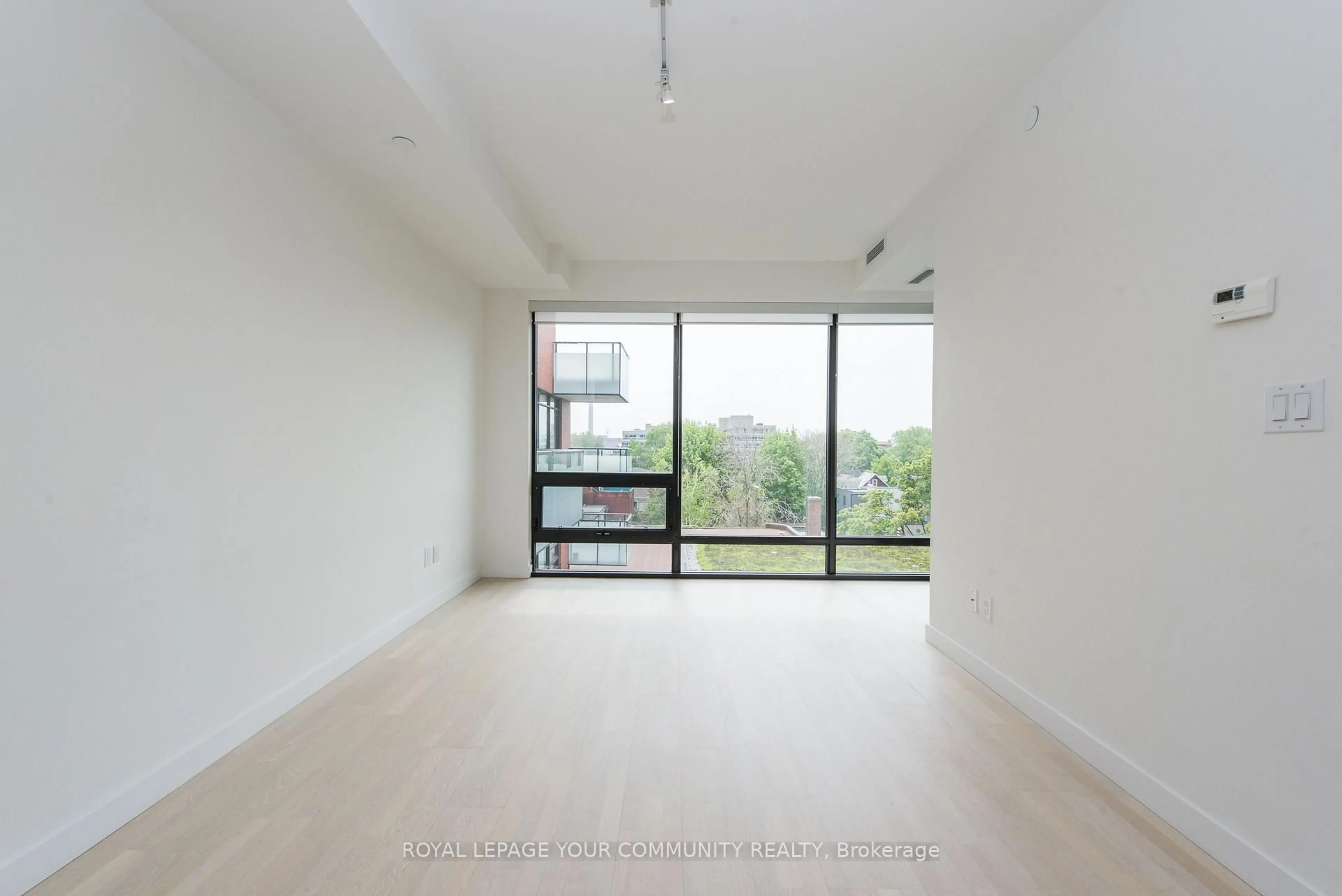Indoor foyer for 246 Logan Ave #502, Toronto Ontario M4M 1J2