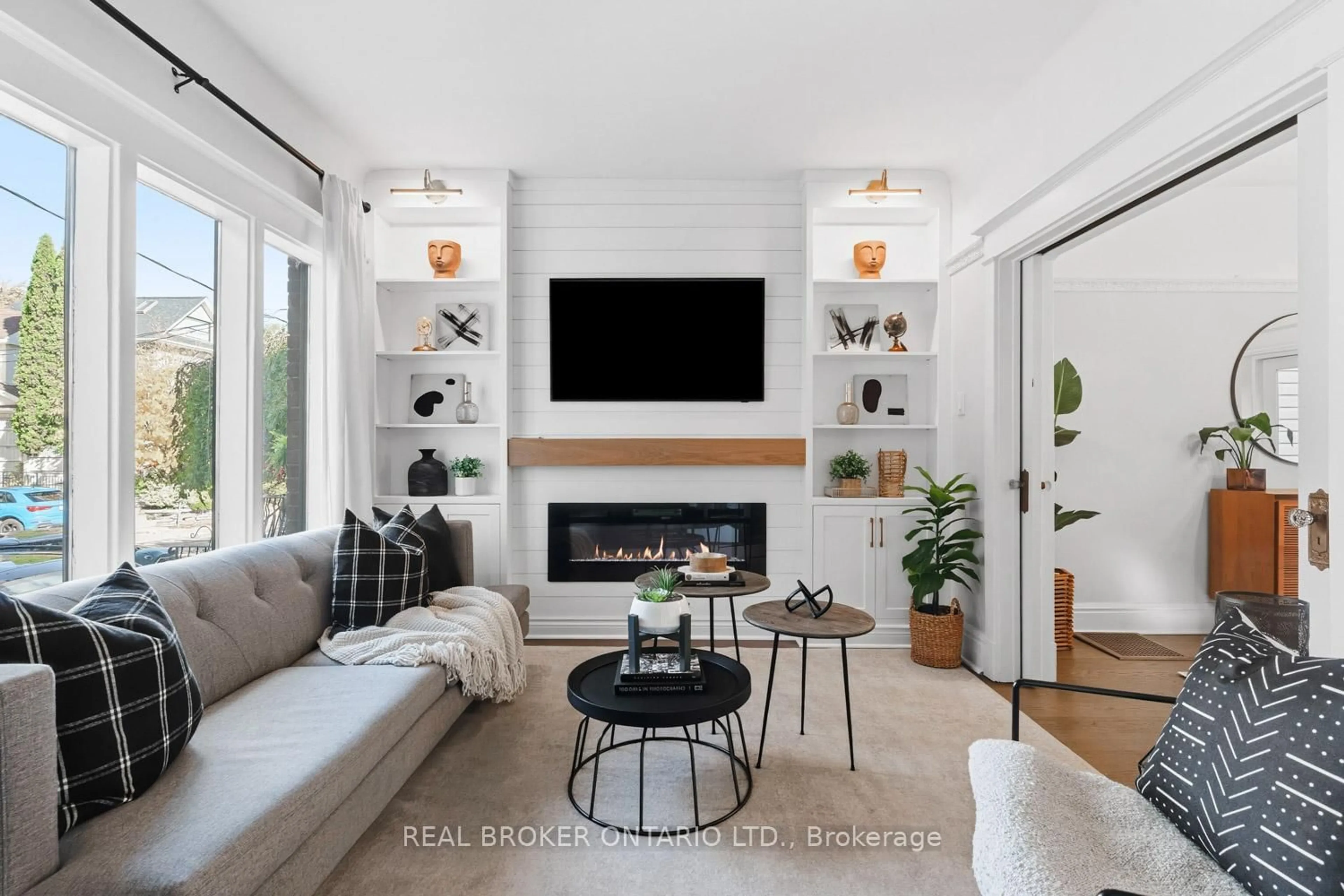 Living room with furniture, unknown for 7 Juniper Ave, Toronto Ontario M4L 1S1