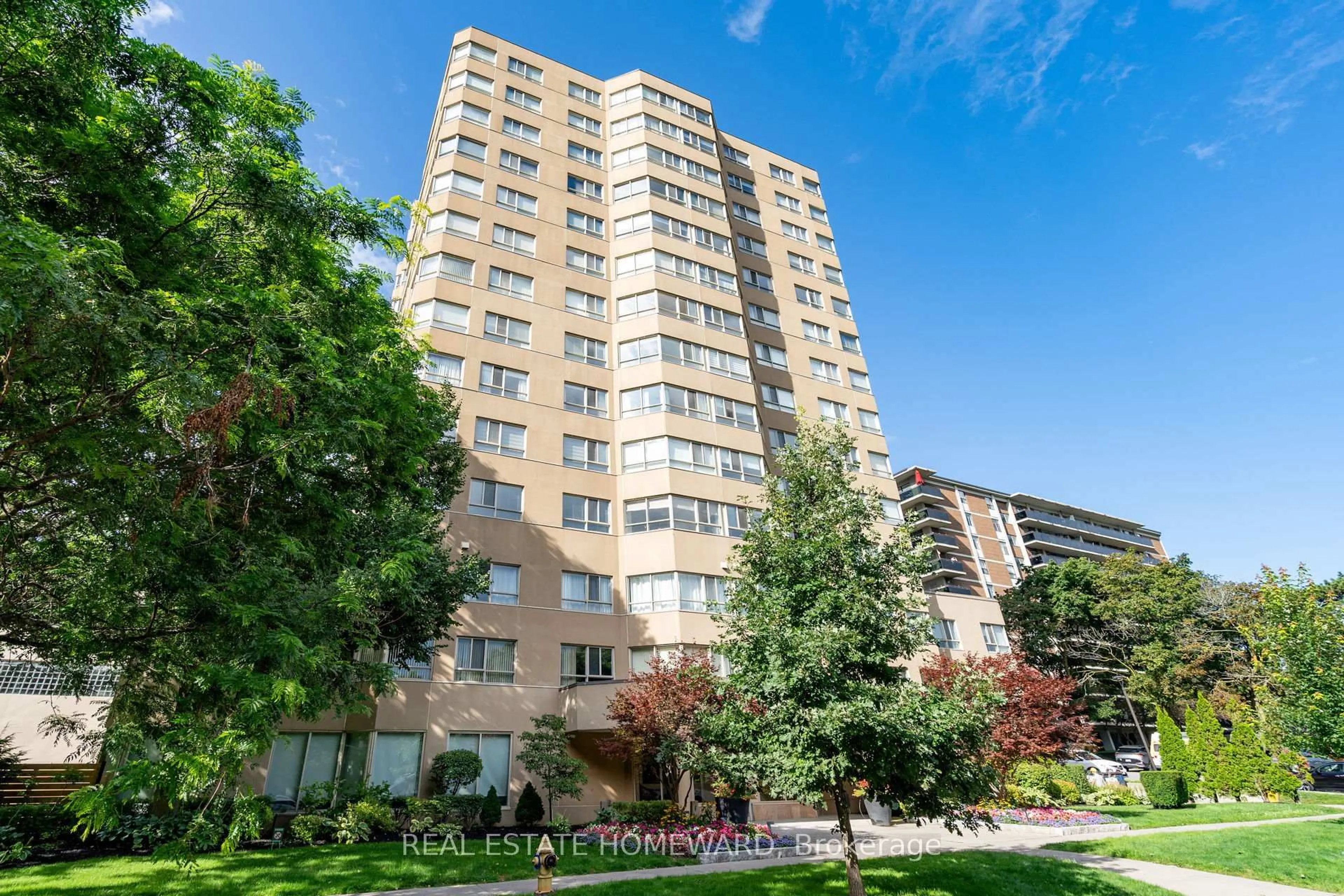 Patio, building for 4 PARK VISTA #1002, Toronto Ontario M4B 3M8