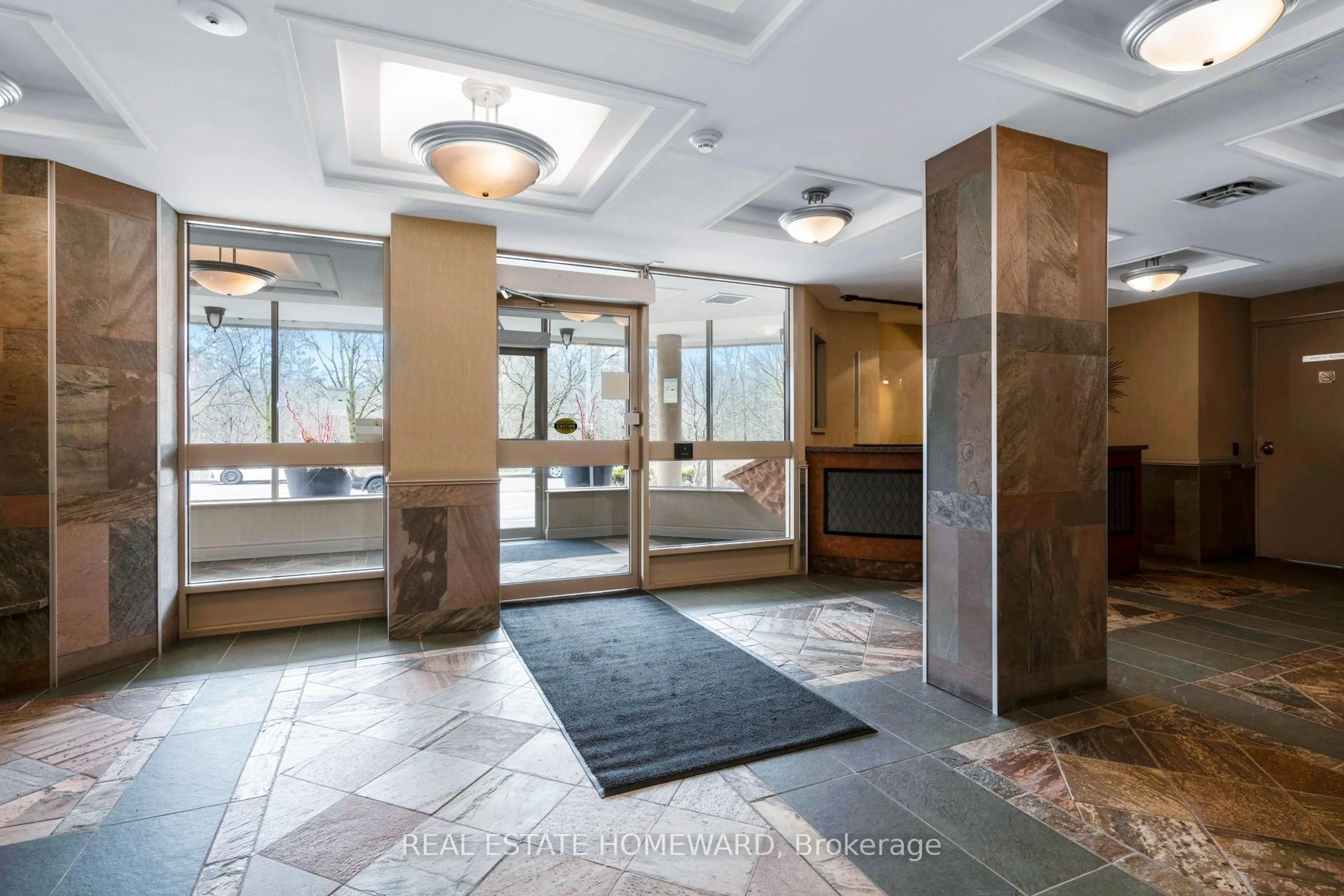 Indoor foyer for 4 PARK VISTA #1002, Toronto Ontario M4B 3M8