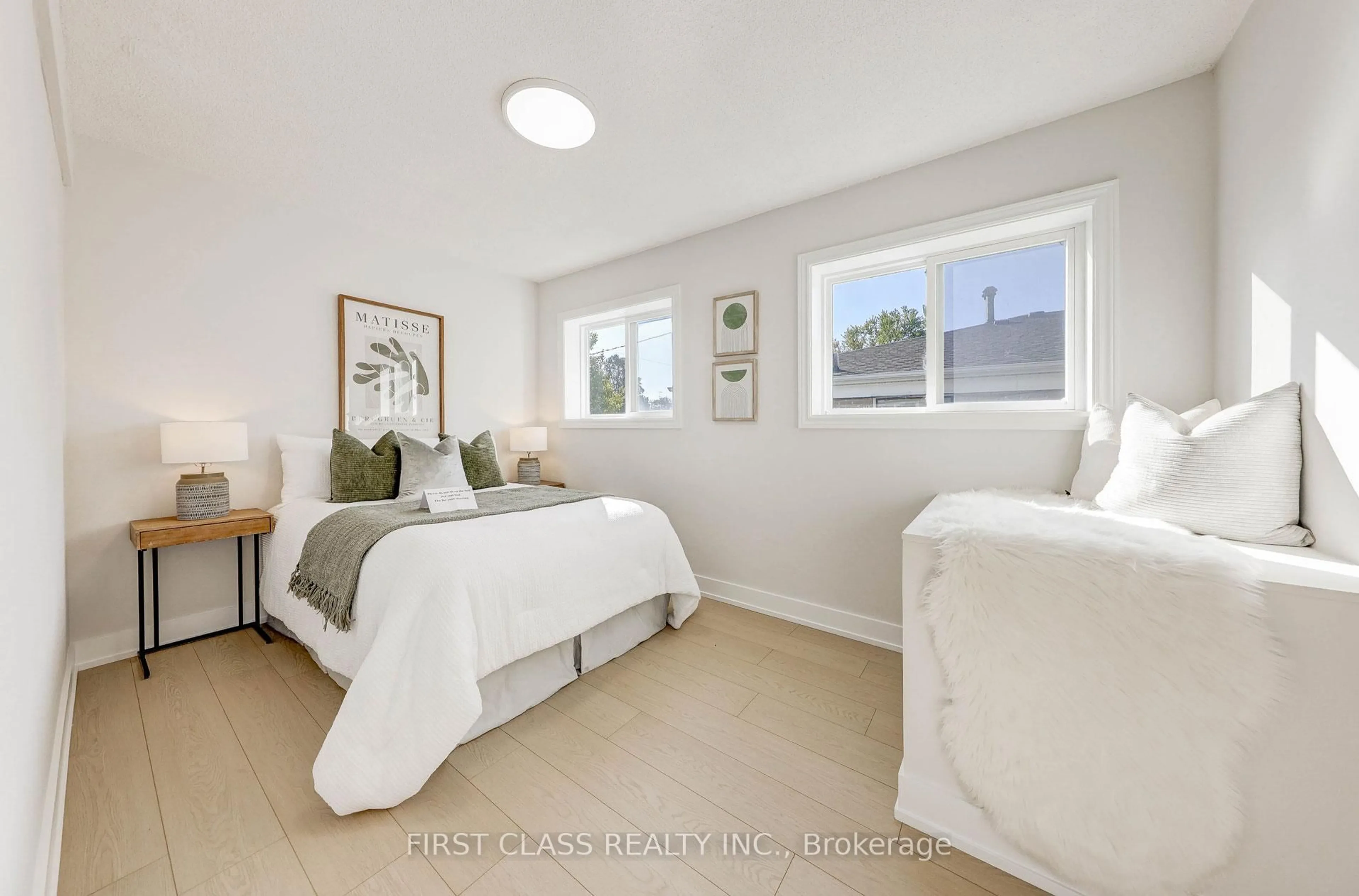 A pic of a room for 214 Linden Ave, Toronto Ontario M1K 3H8