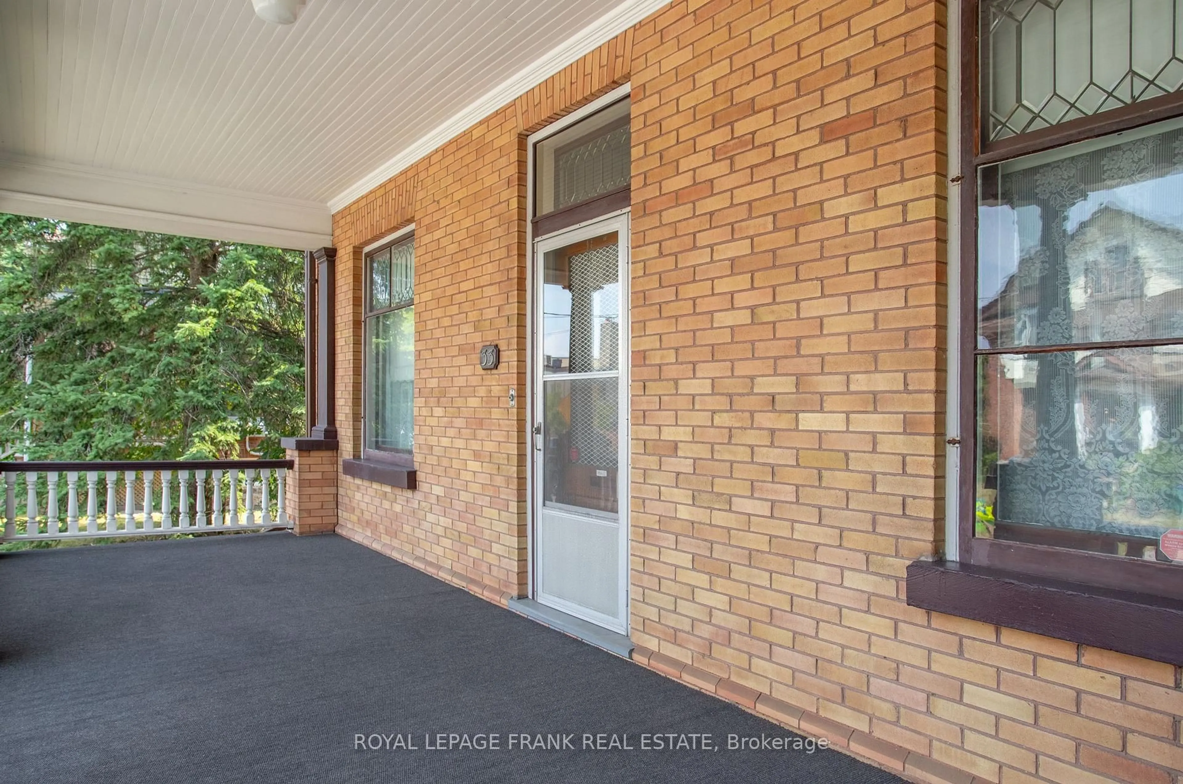 Unknown for 33 Fairbanks St, Oshawa Ontario L1H 2L7