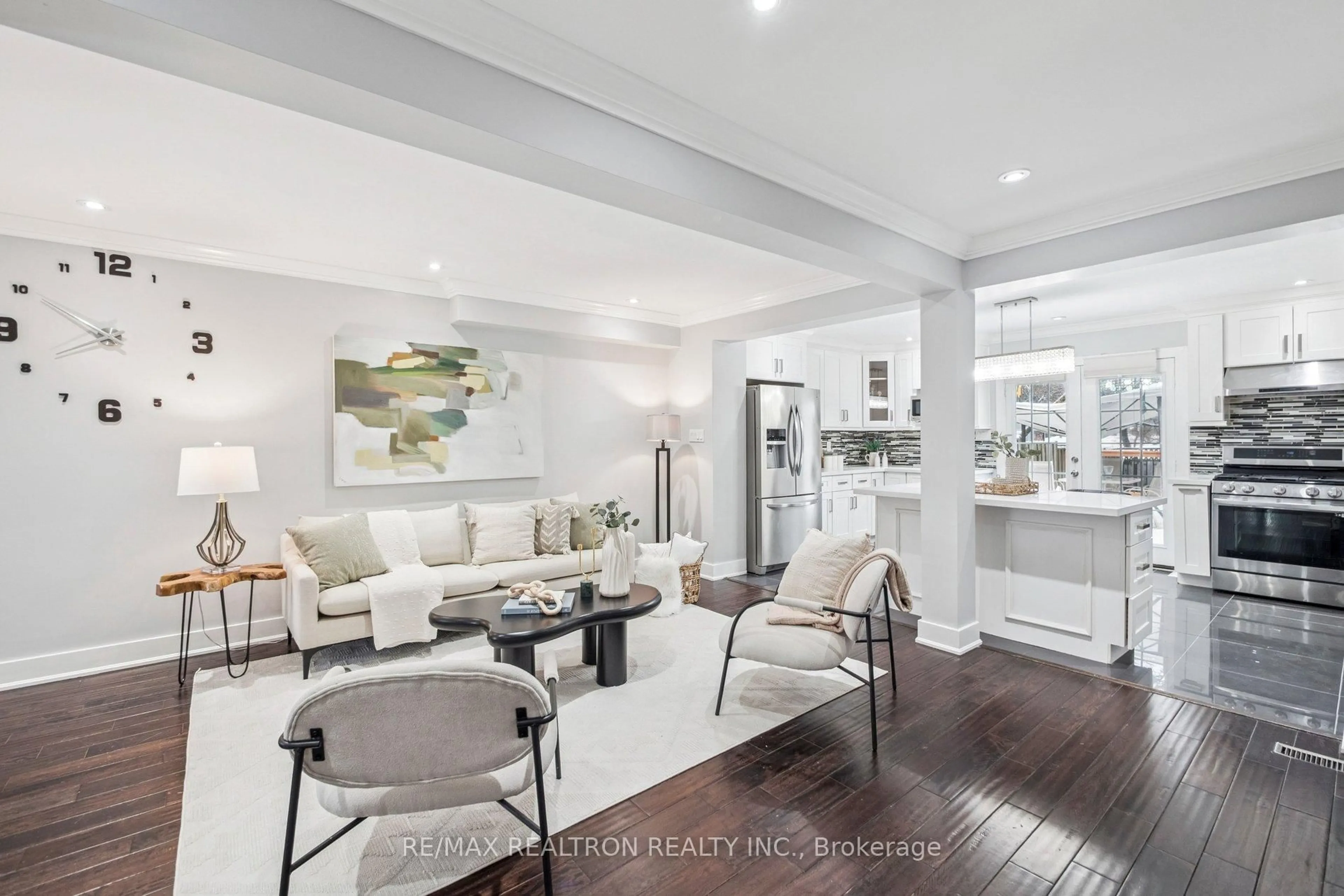 Living room with furniture, unknown for 77 Mansewood Gdns, Toronto Ontario M1E 5A4