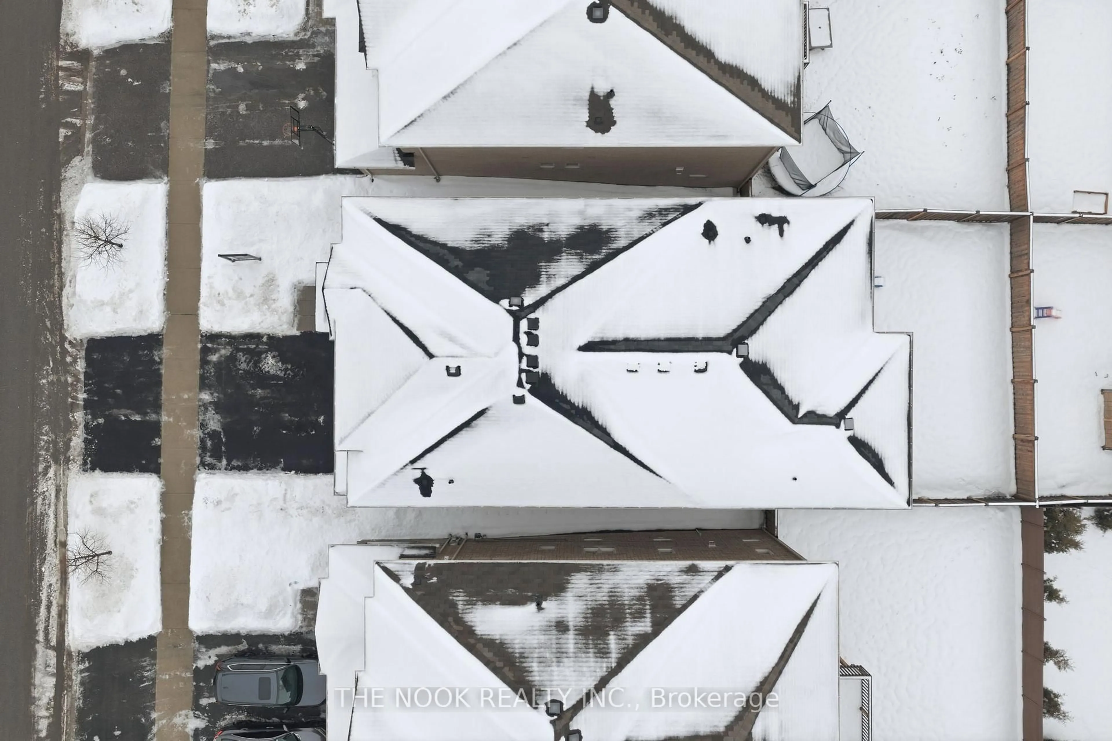 A pic from outside/outdoor area/front of a property/back of a property/a pic from drone, building for 141 Lyle Dr, Clarington Ontario L1C 0V7