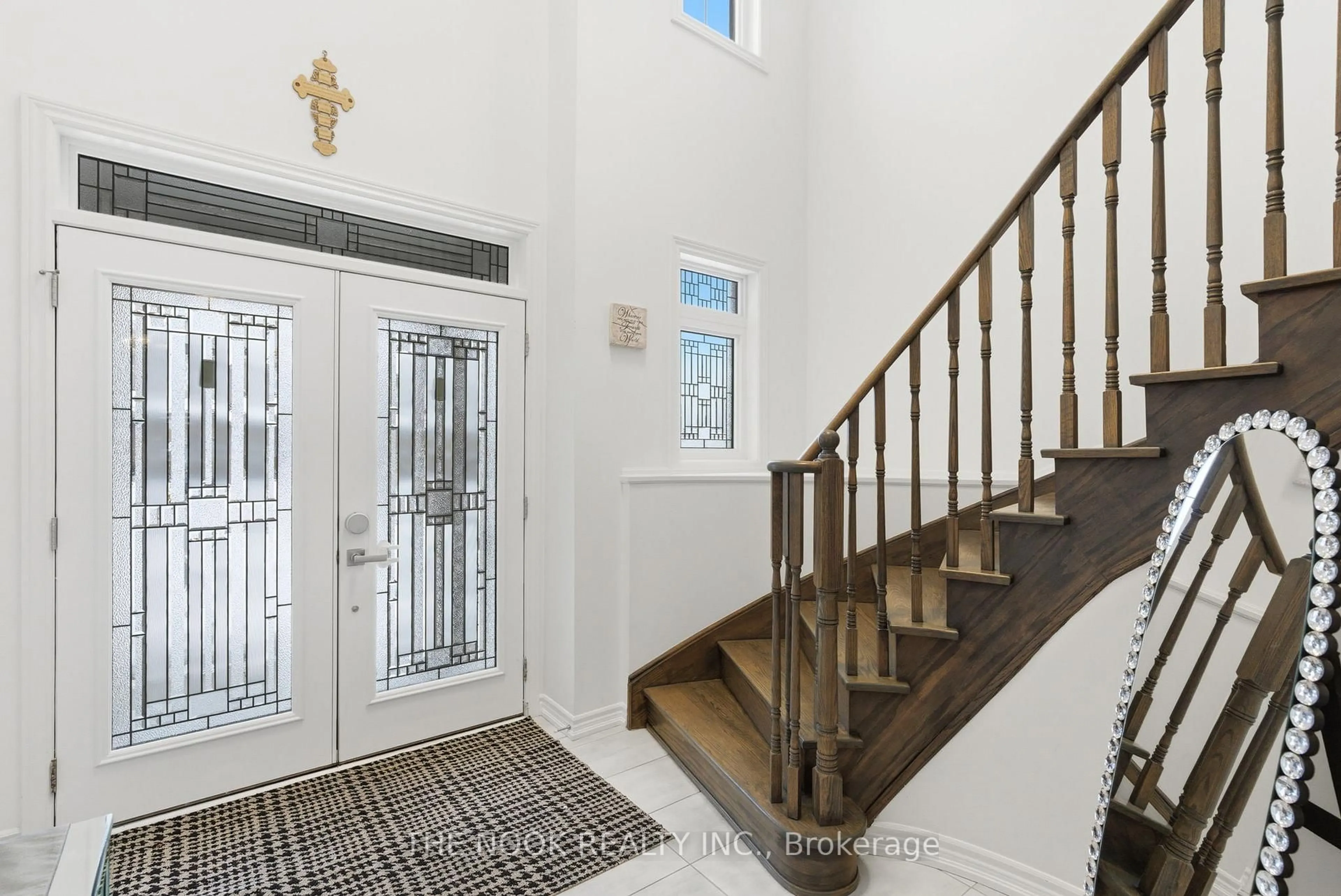 Indoor entryway for 141 Lyle Dr, Clarington Ontario L1C 0V7