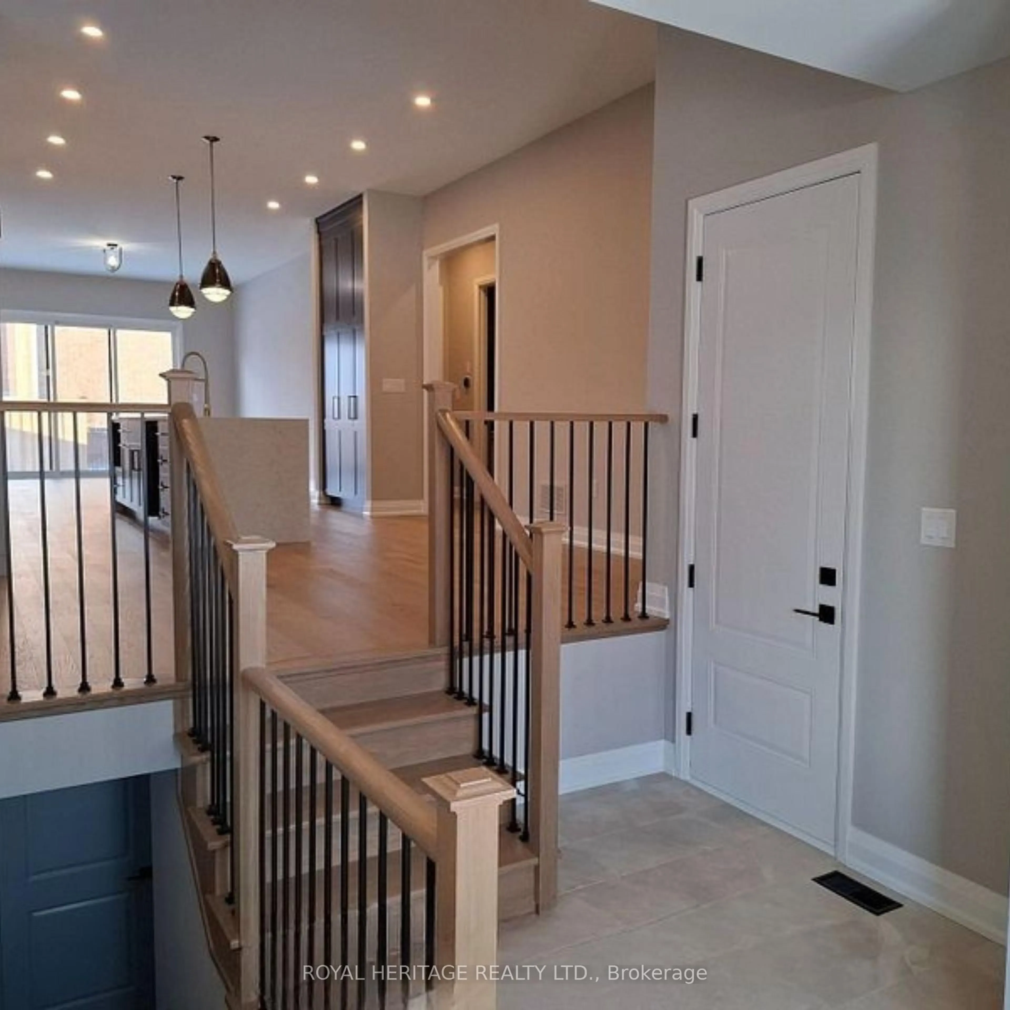 Indoor entryway for 8 St Augustine Dr, Whitby Ontario L1M 0L7
