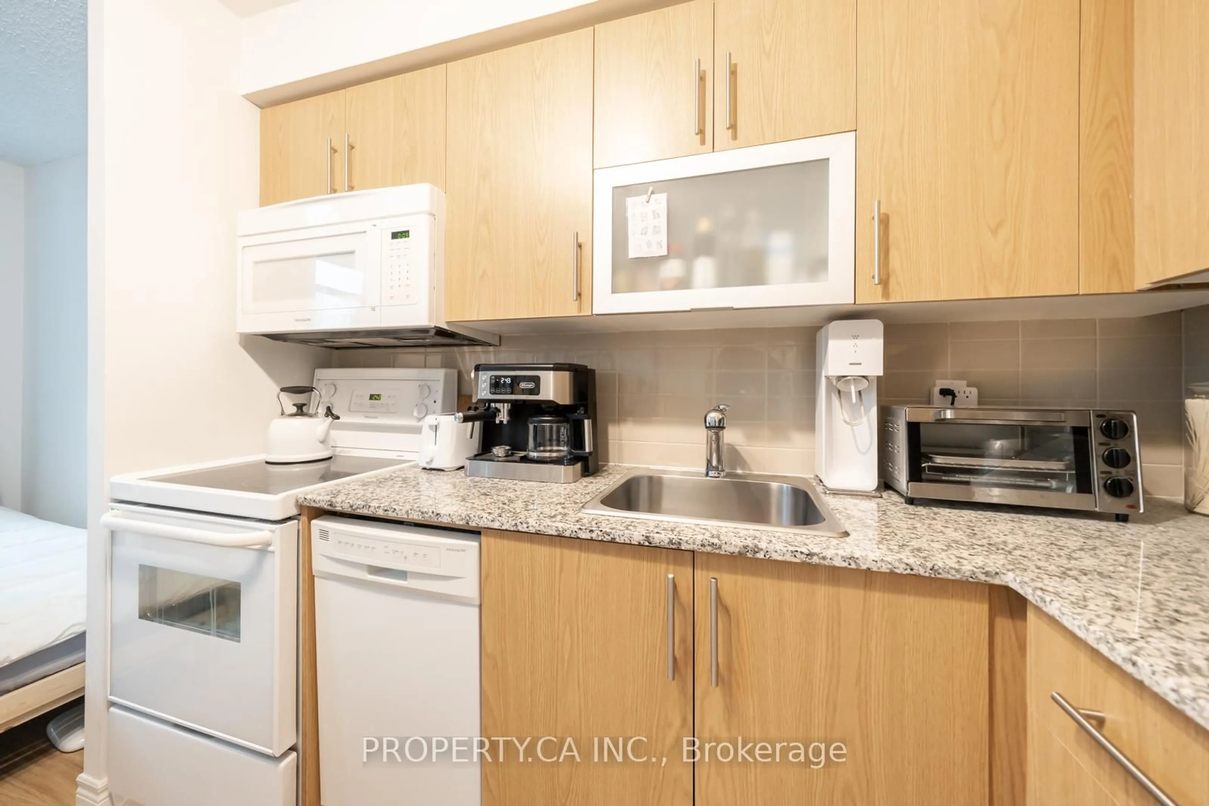 Standard kitchen, unknown for 50 Town Centre Crt #605, Toronto Ontario M1P 0A9