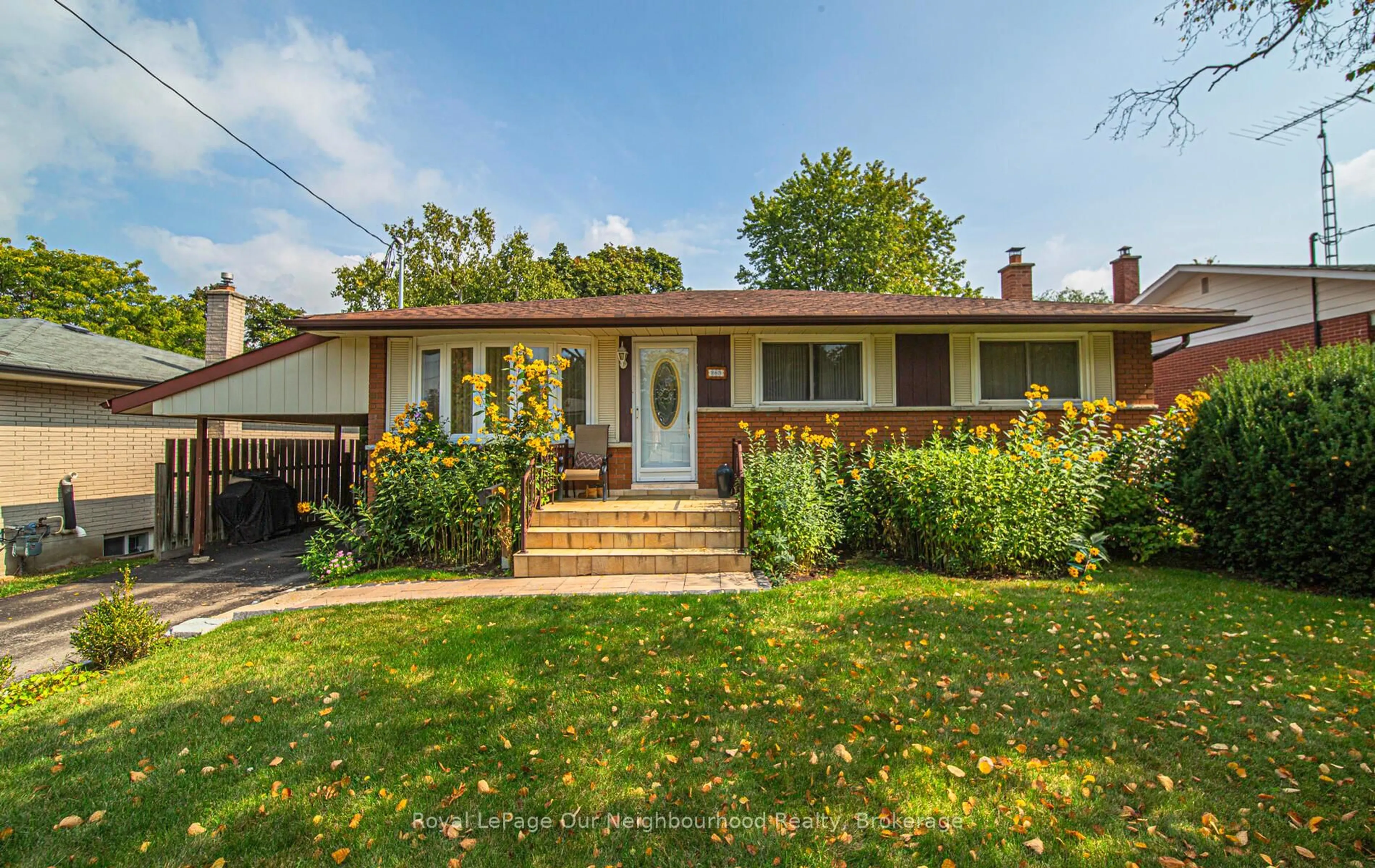 Home with brick exterior material, street for 283 Chadburn St, Oshawa Ontario L1H 5V7