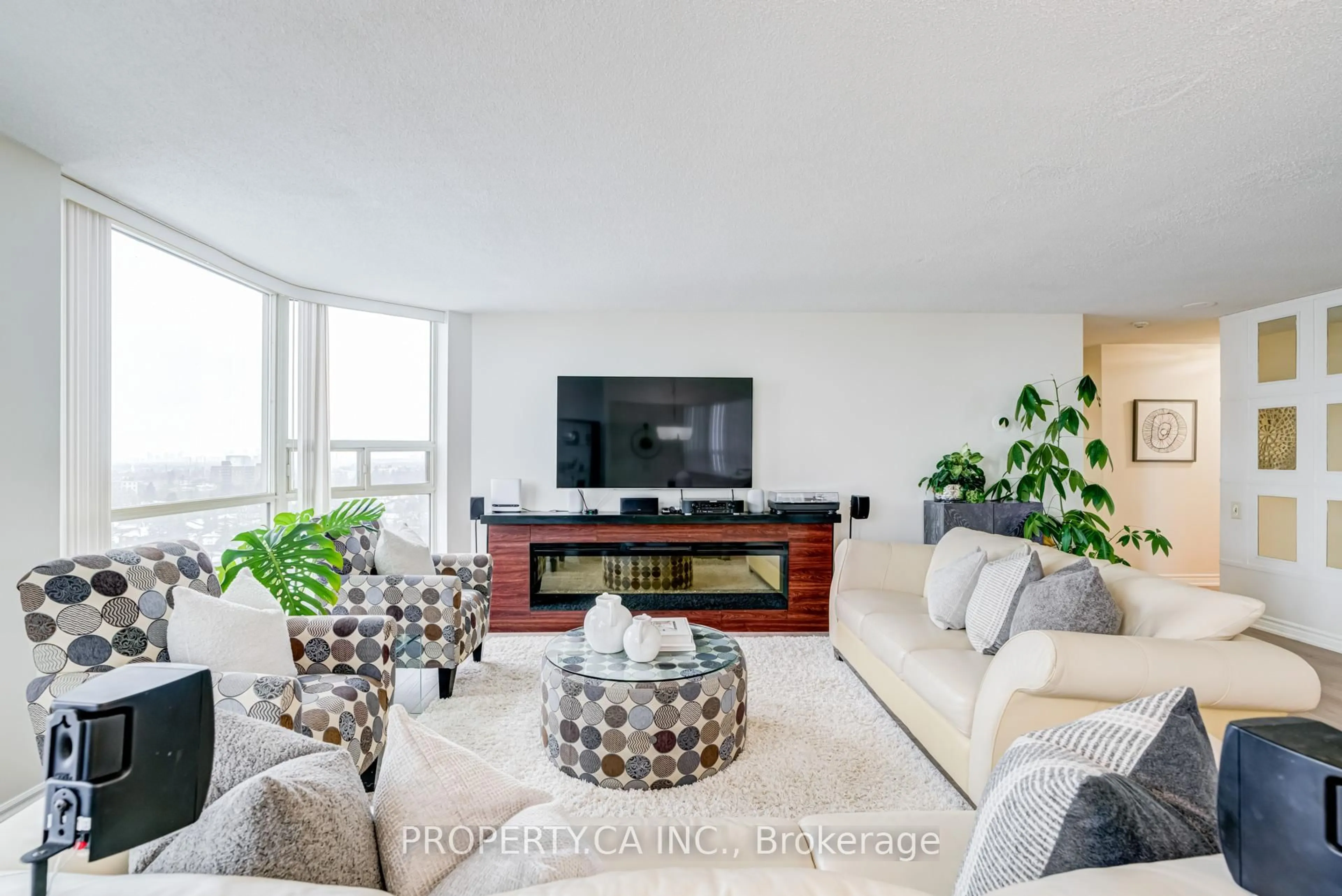 Living room with furniture, unknown for 2460 Eglinton Ave #1516, Toronto Ontario M1K 5J7