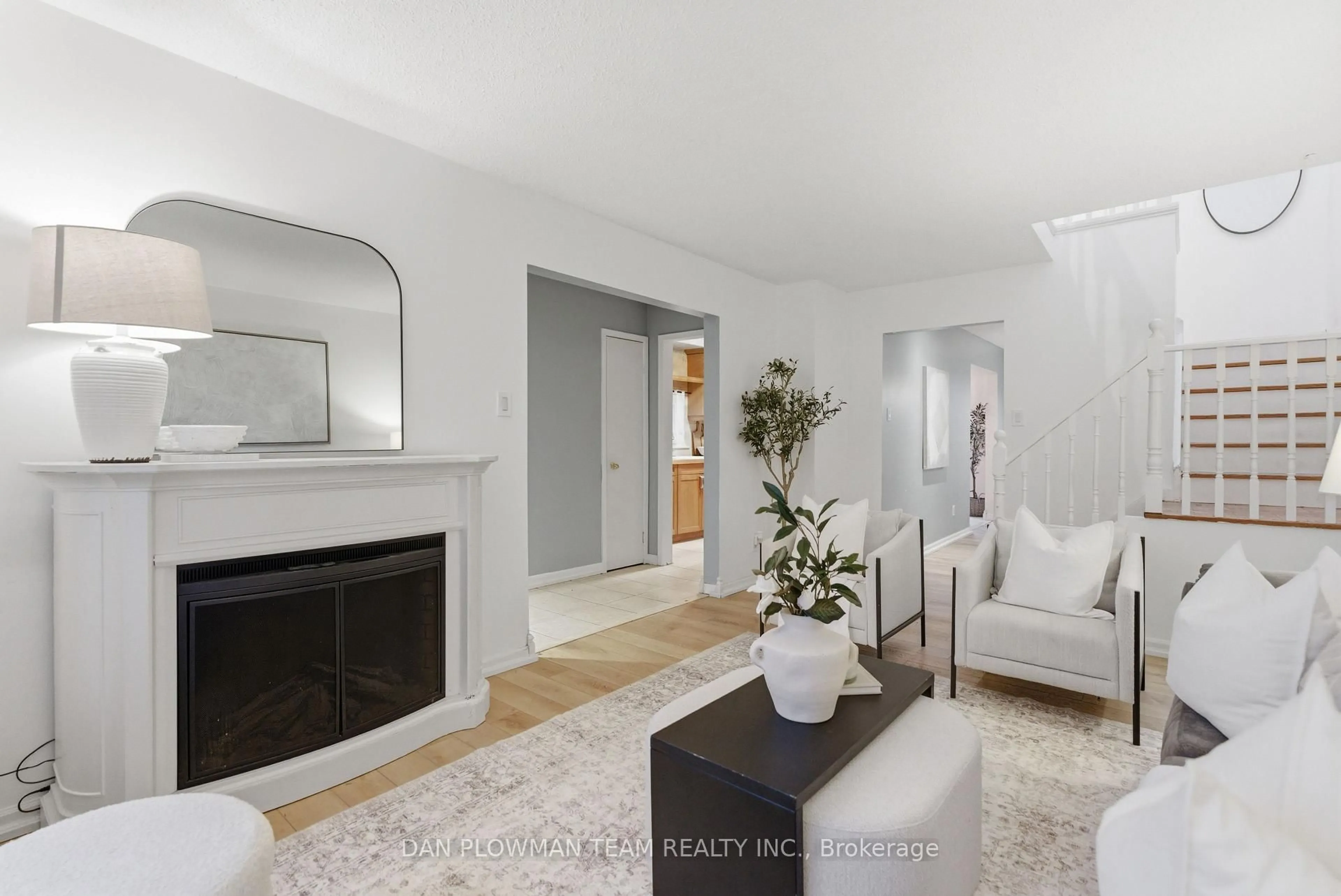 Living room with furniture, unknown for 366 Rosedale Dr, Whitby Ontario L1N 1Z4