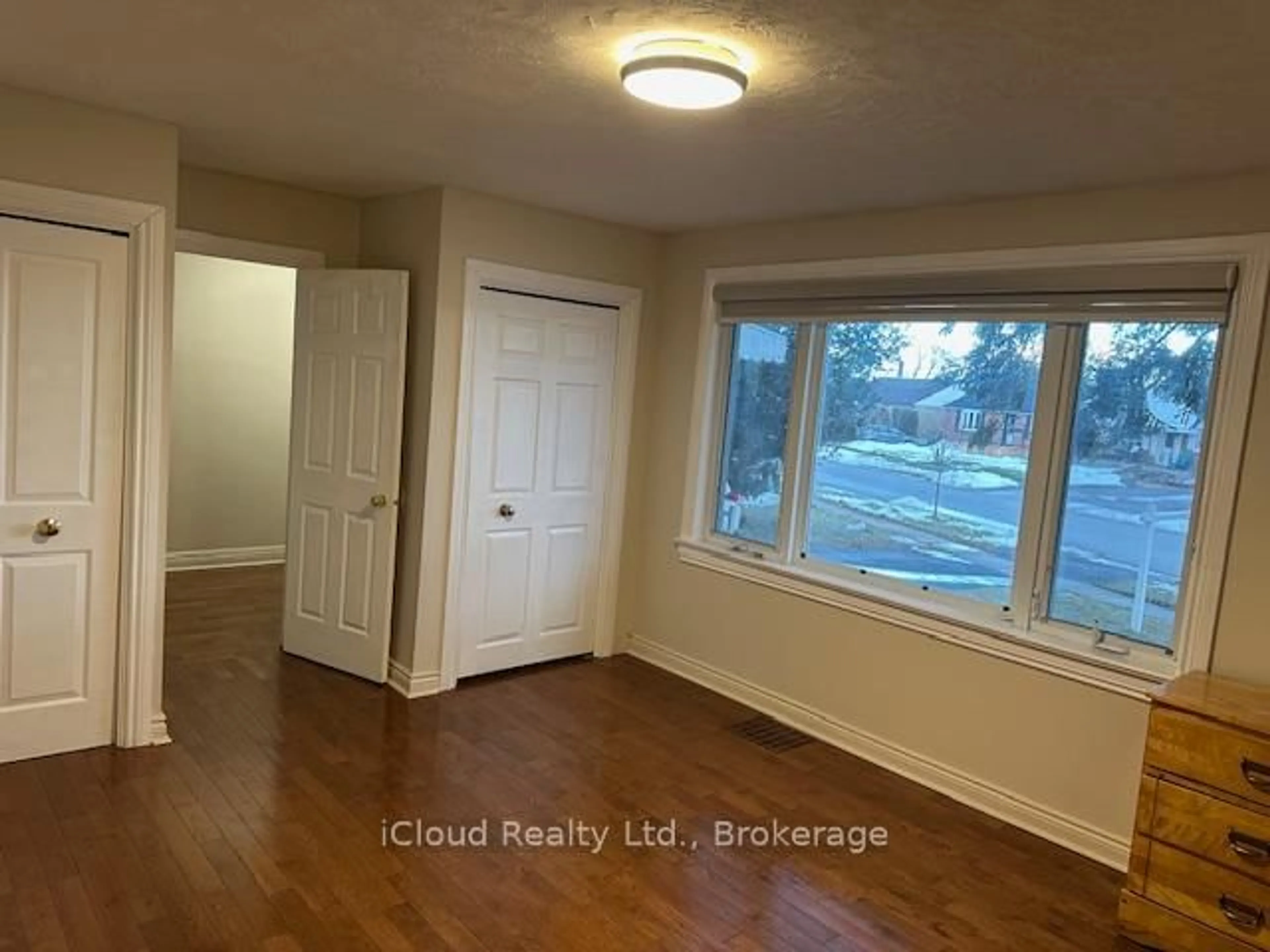 A pic of a room for 38 Kawartha Ave, Oshawa Ontario L1H 3Y8