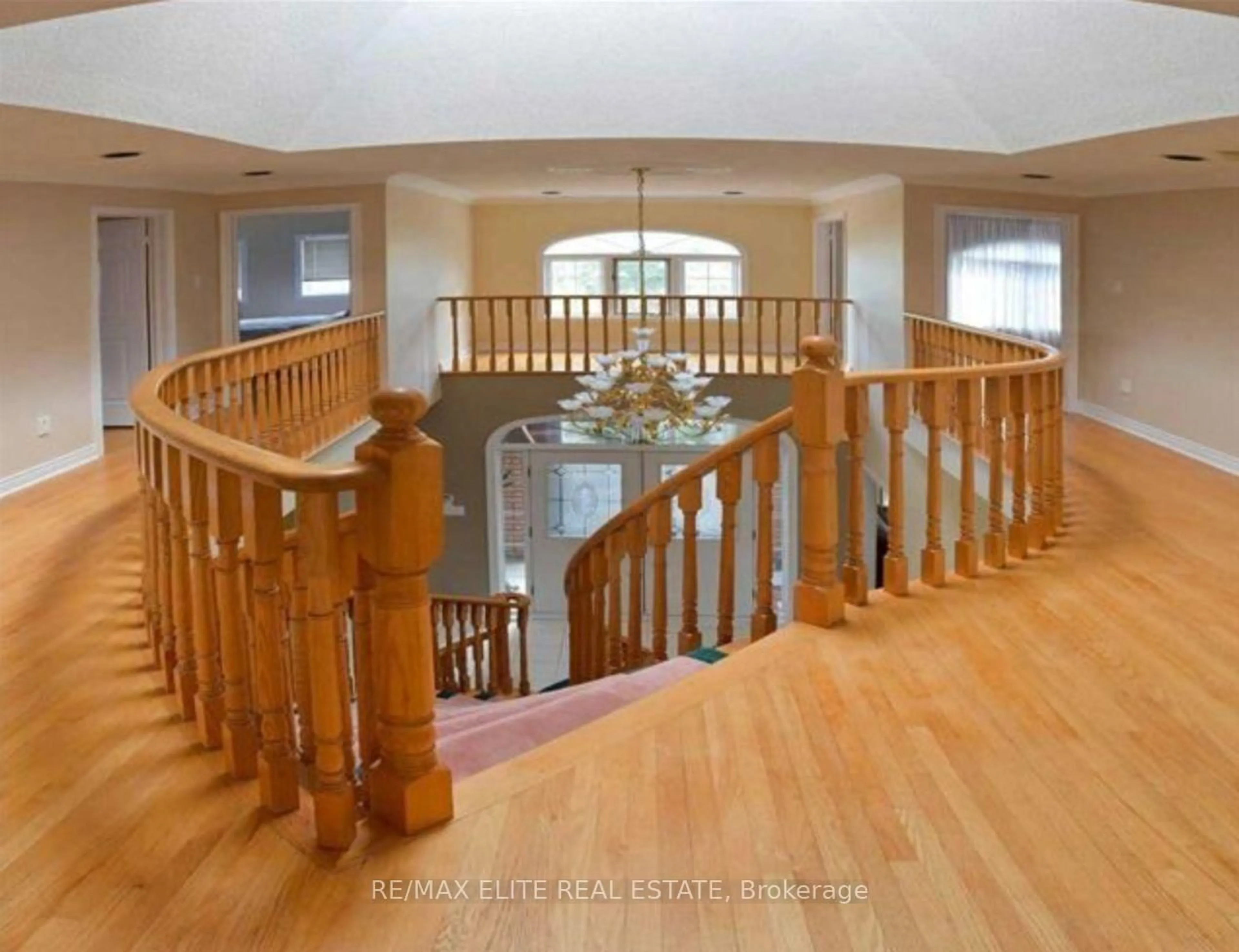 Indoor foyer for 5 Emmeline Cres, Toronto Ontario M1S 1L1