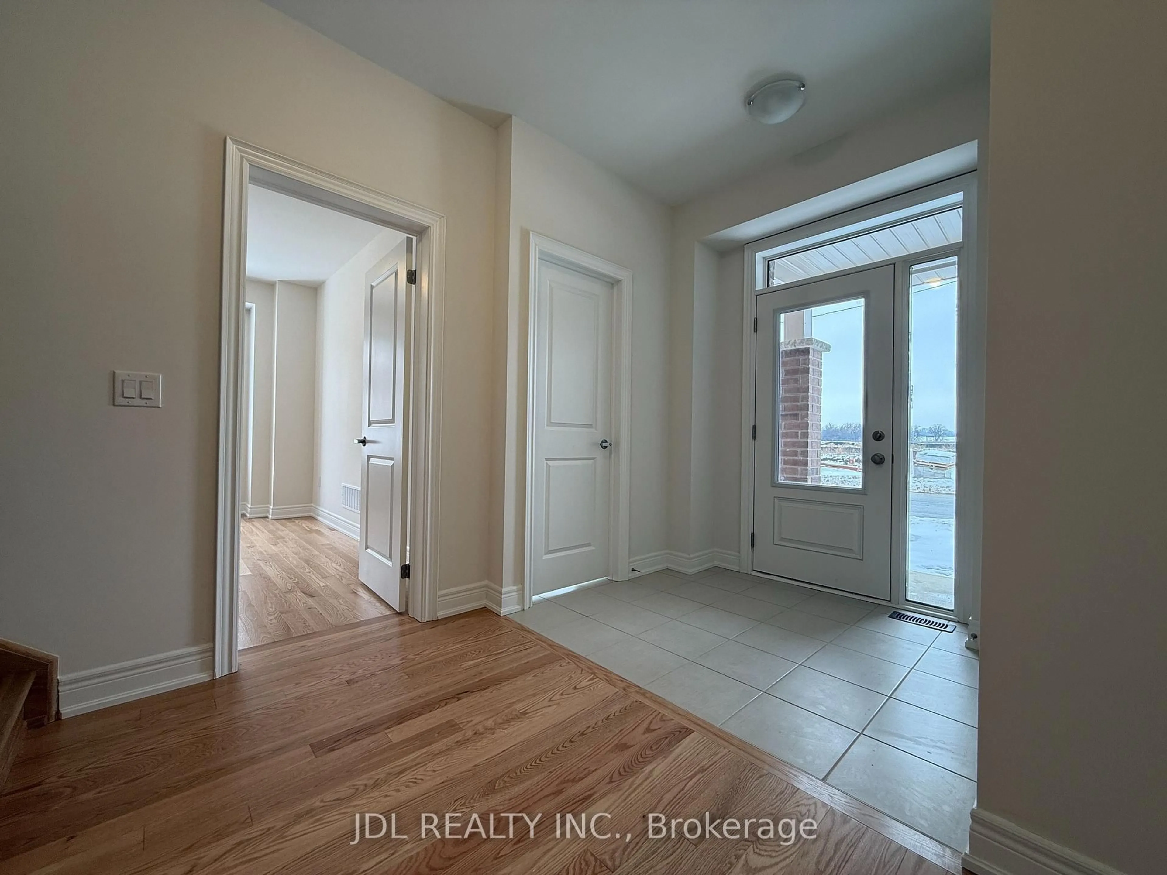 Indoor entryway for 3017 GATESTONE Path, Pickering Ontario L1X 0R4