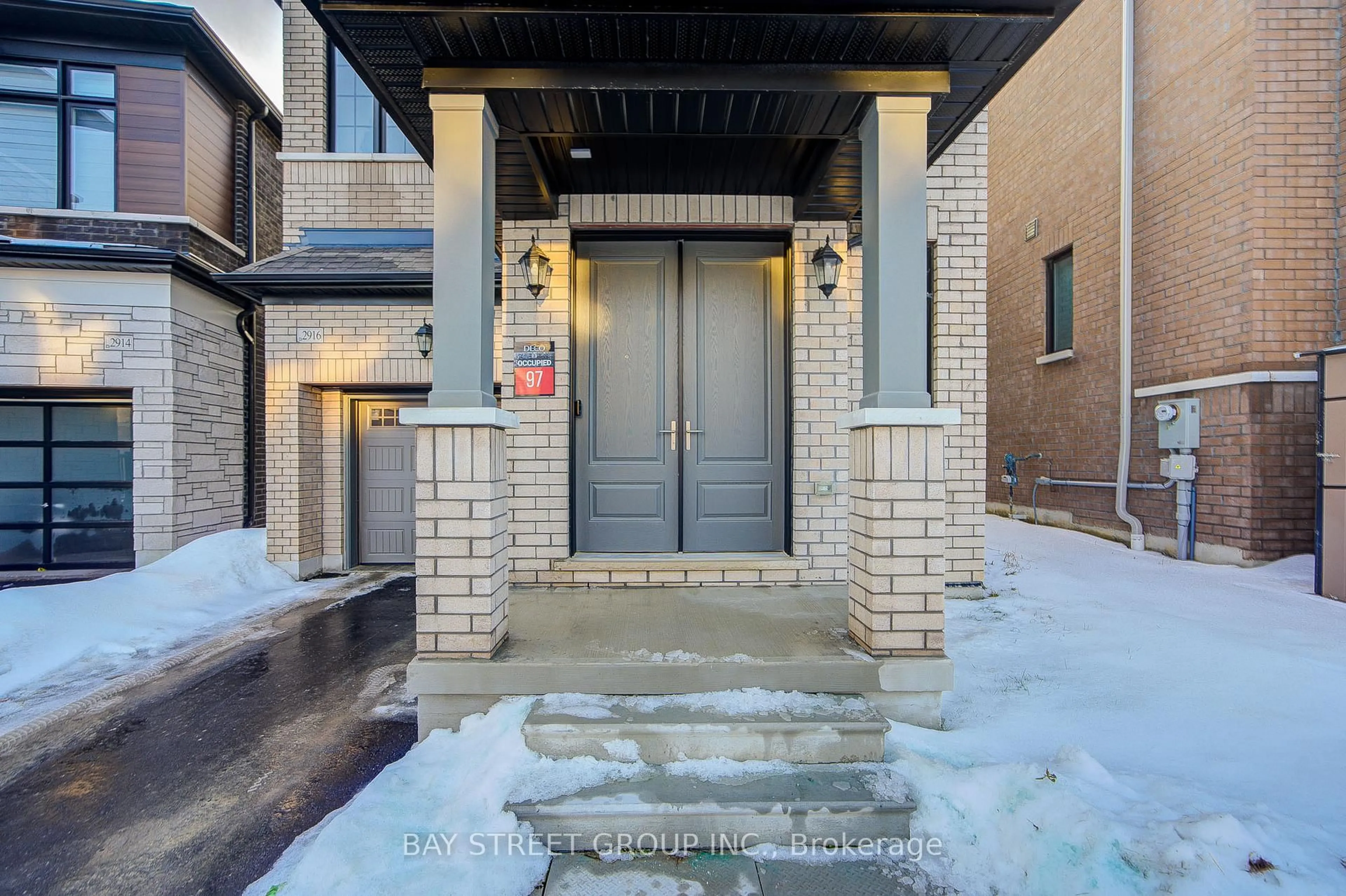 Indoor entryway for 2916 Nakina St, Pickering Ontario L1X 2R5