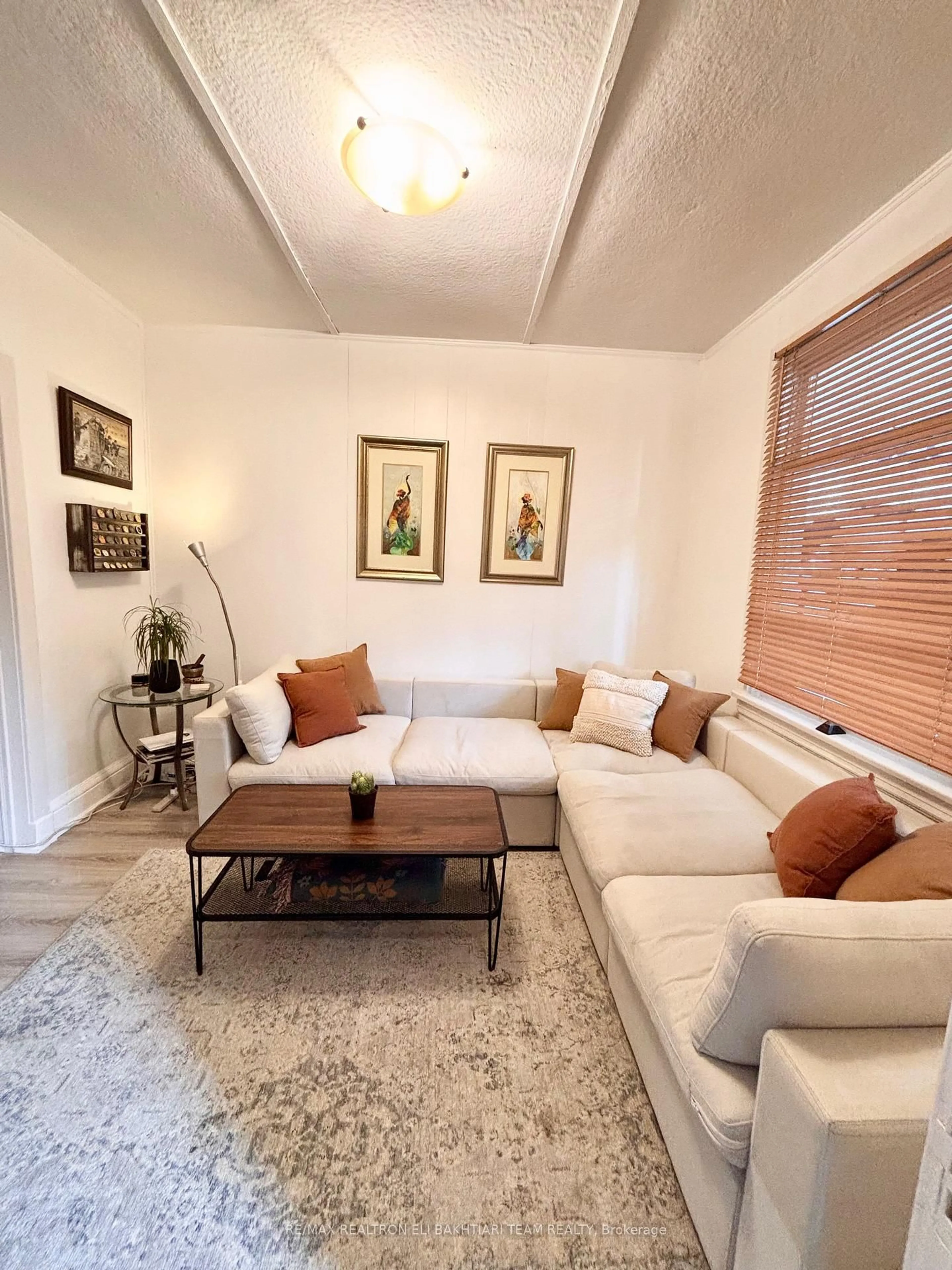 Living room with furniture, unknown for 43 King Edward Ave, Toronto Ontario M4C 5J5