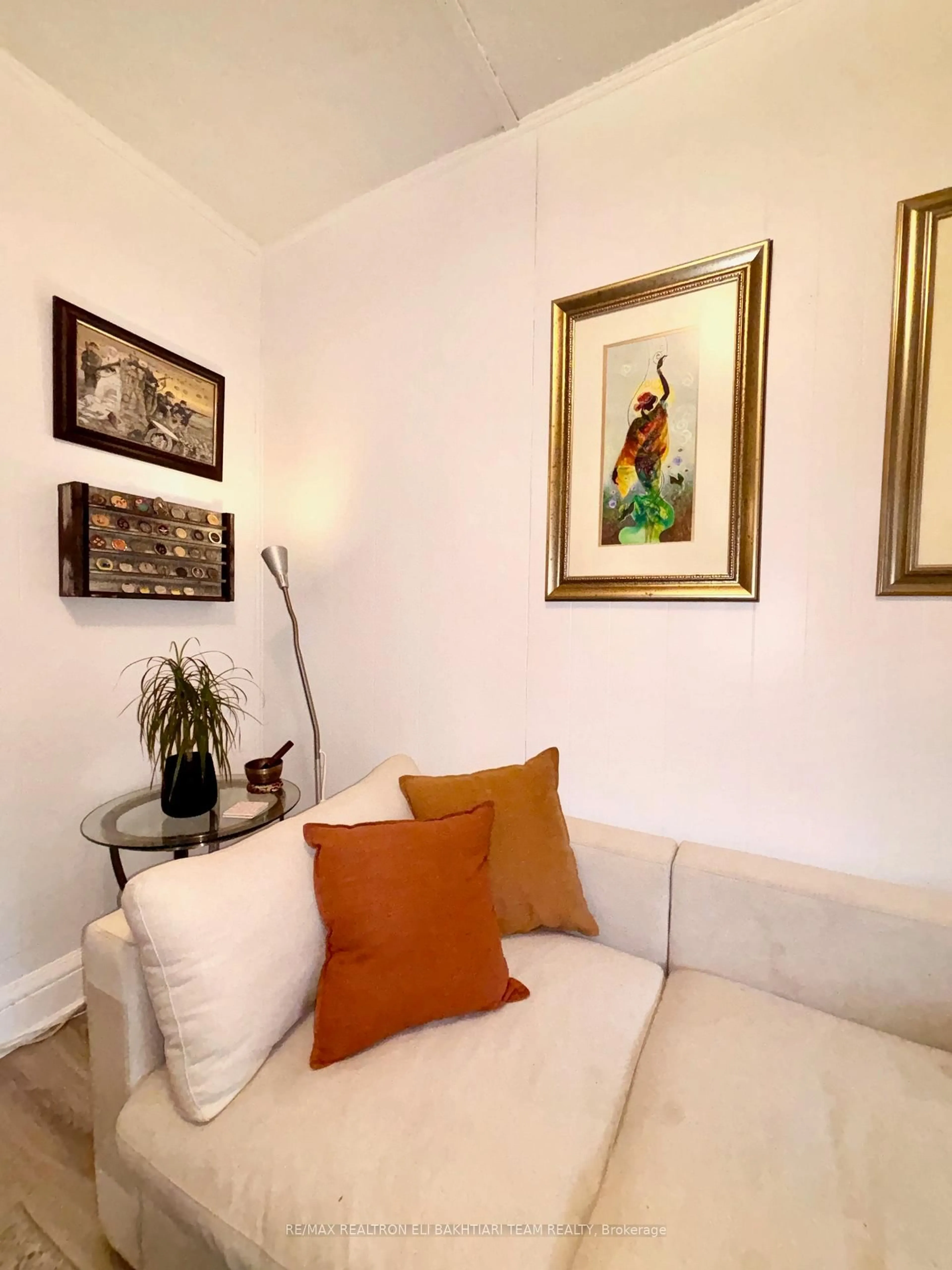 Living room with furniture, unknown for 43 King Edward Ave, Toronto Ontario M4C 5J5