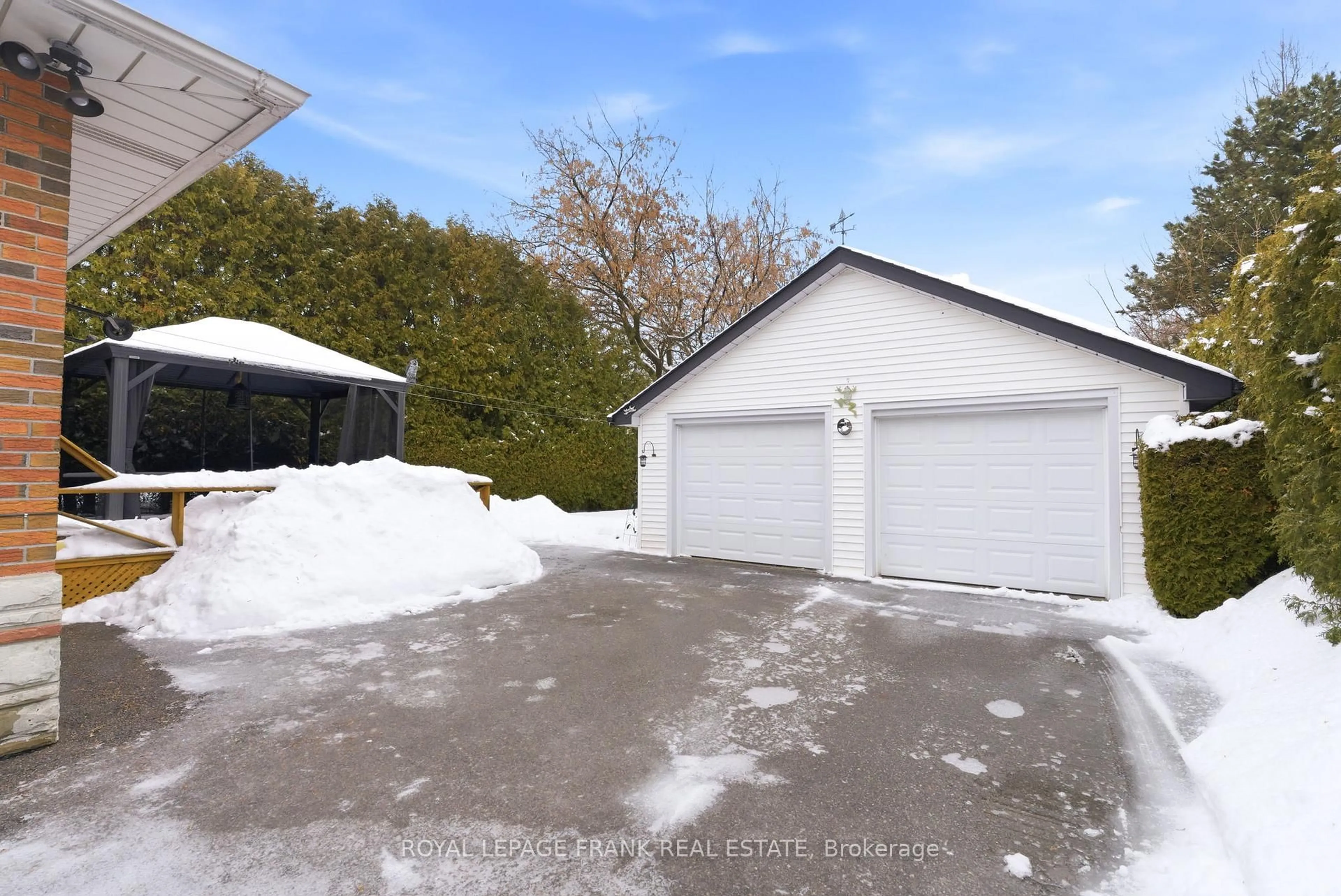 Indoor garage for 96 Beatrice St, Oshawa Ontario L1G 3M8