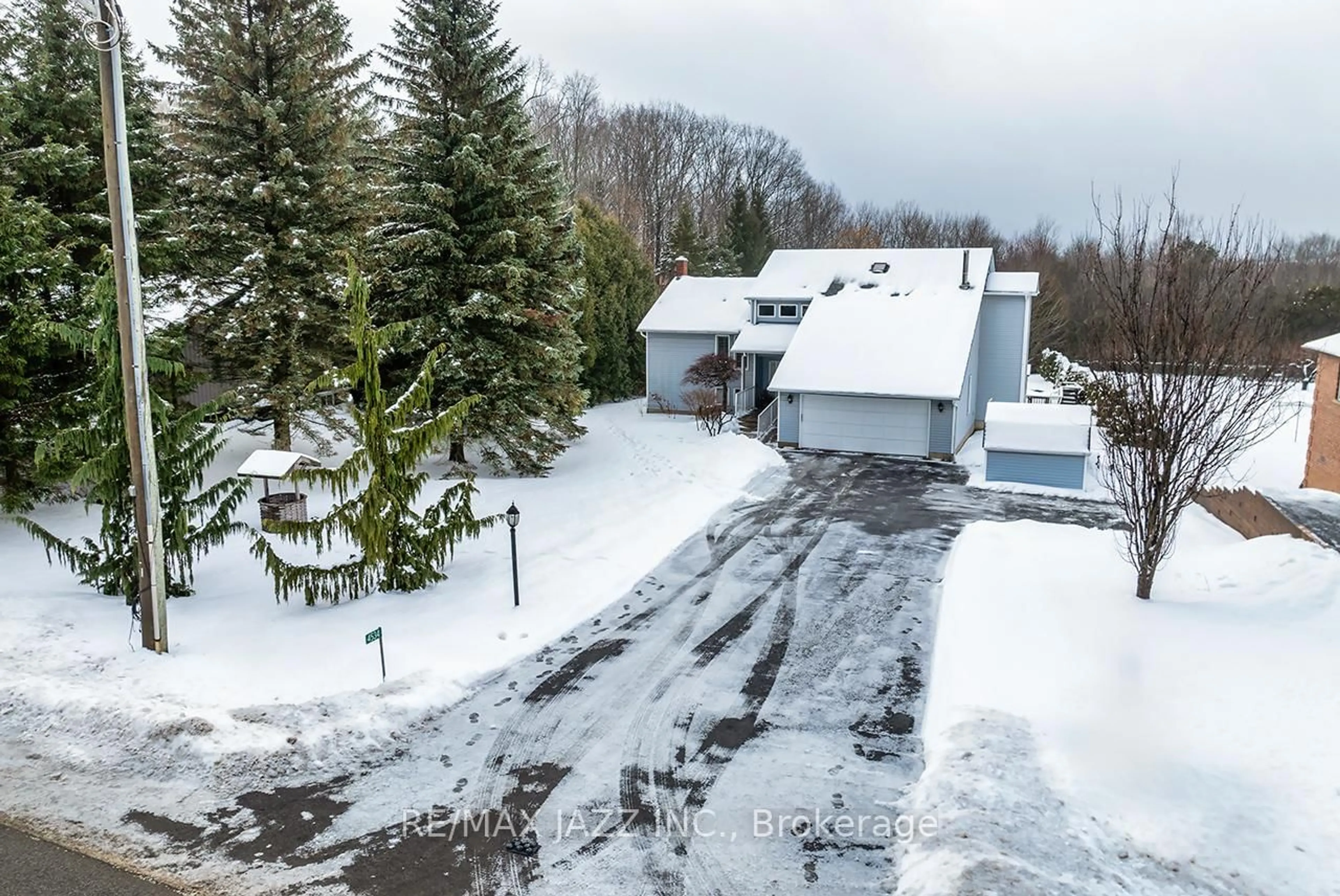 A pic from outside/outdoor area/front of a property/back of a property/a pic from drone, street for 4534 Trulls Rd, Clarington Ontario L0B 1J0