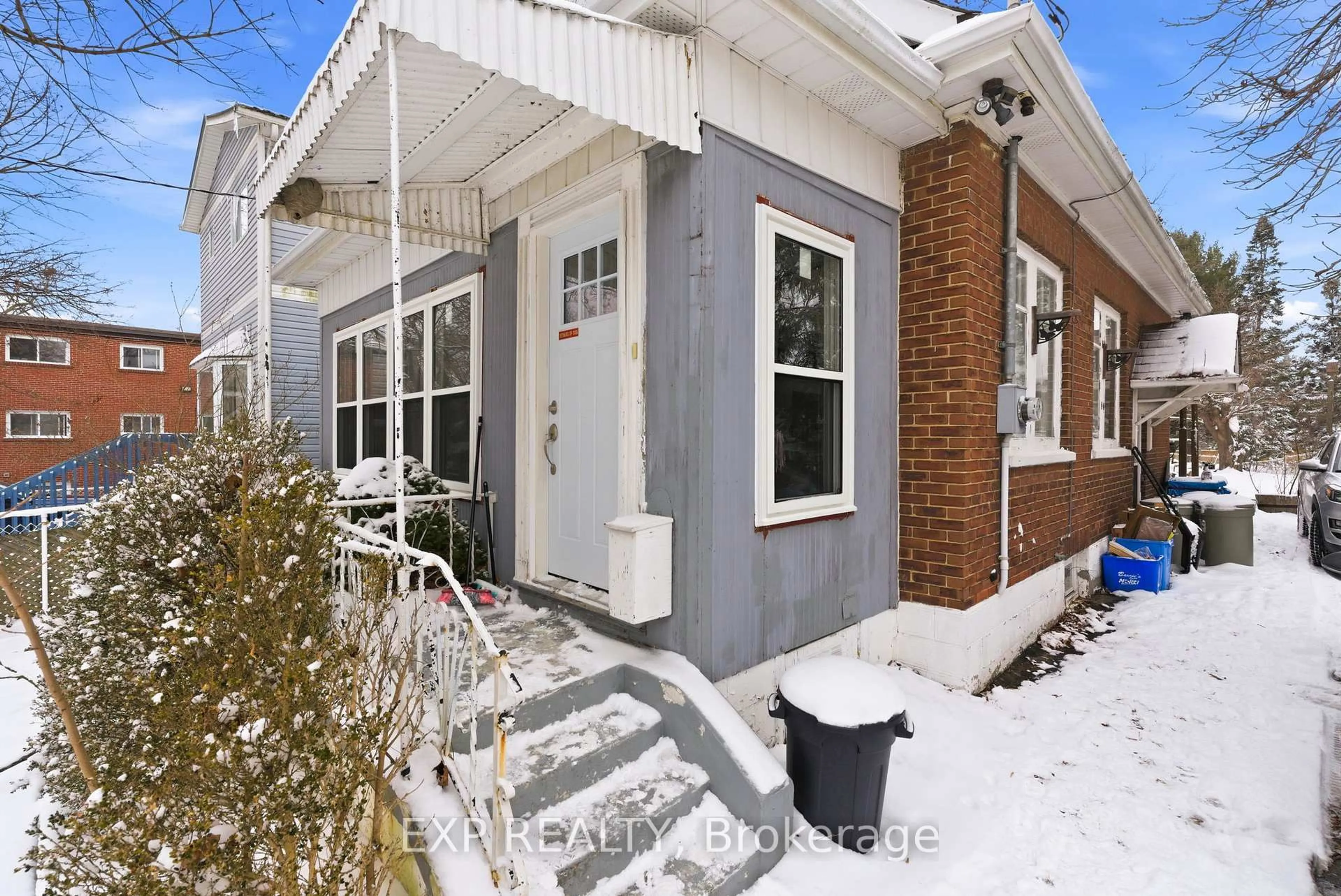Home with brick exterior material, street for 116 Thomas St, Oshawa Ontario L1H 3W8