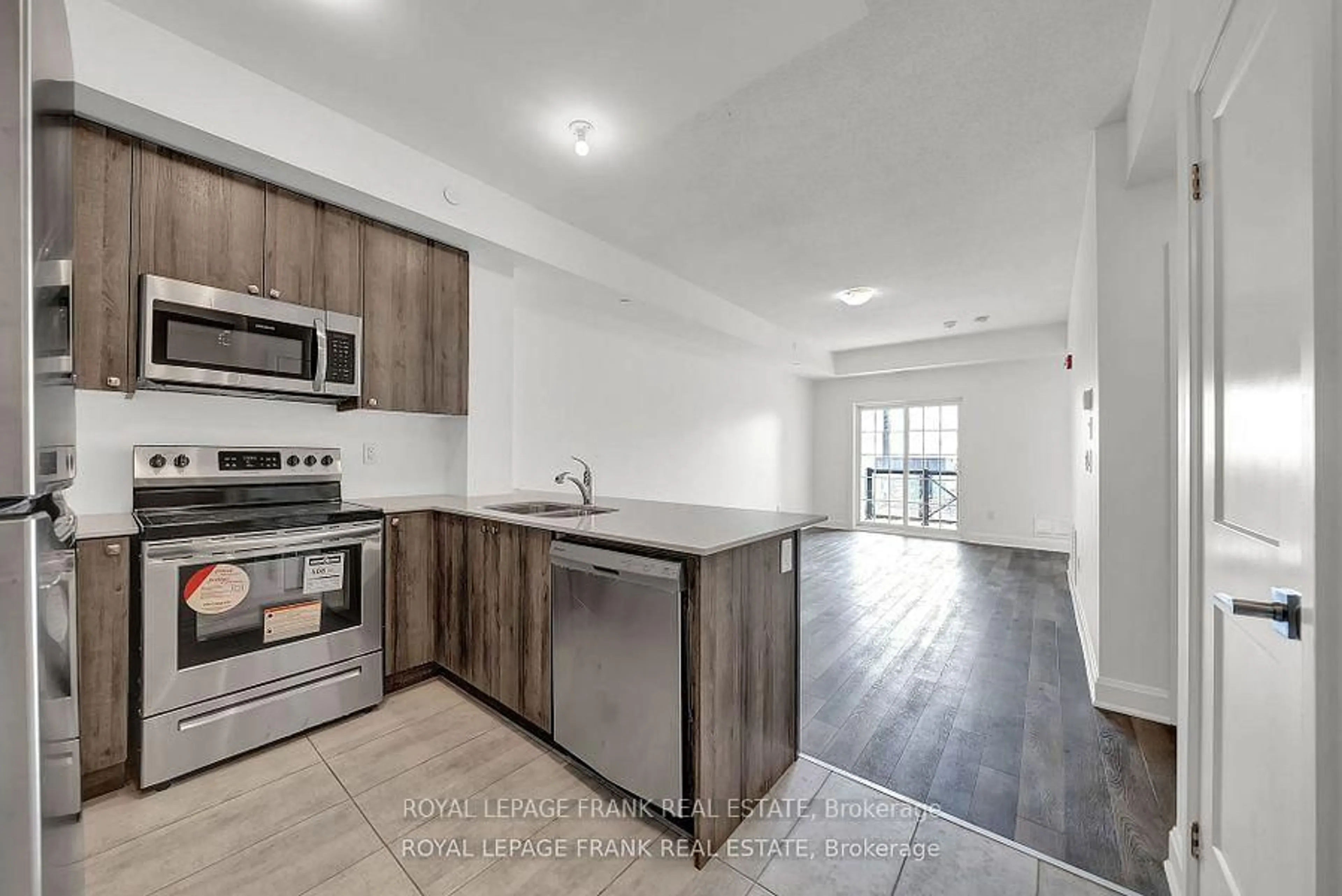 Open concept kitchen, unknown for 50 Lakebreeze Dr #216, Clarington Ontario L1B 0V9