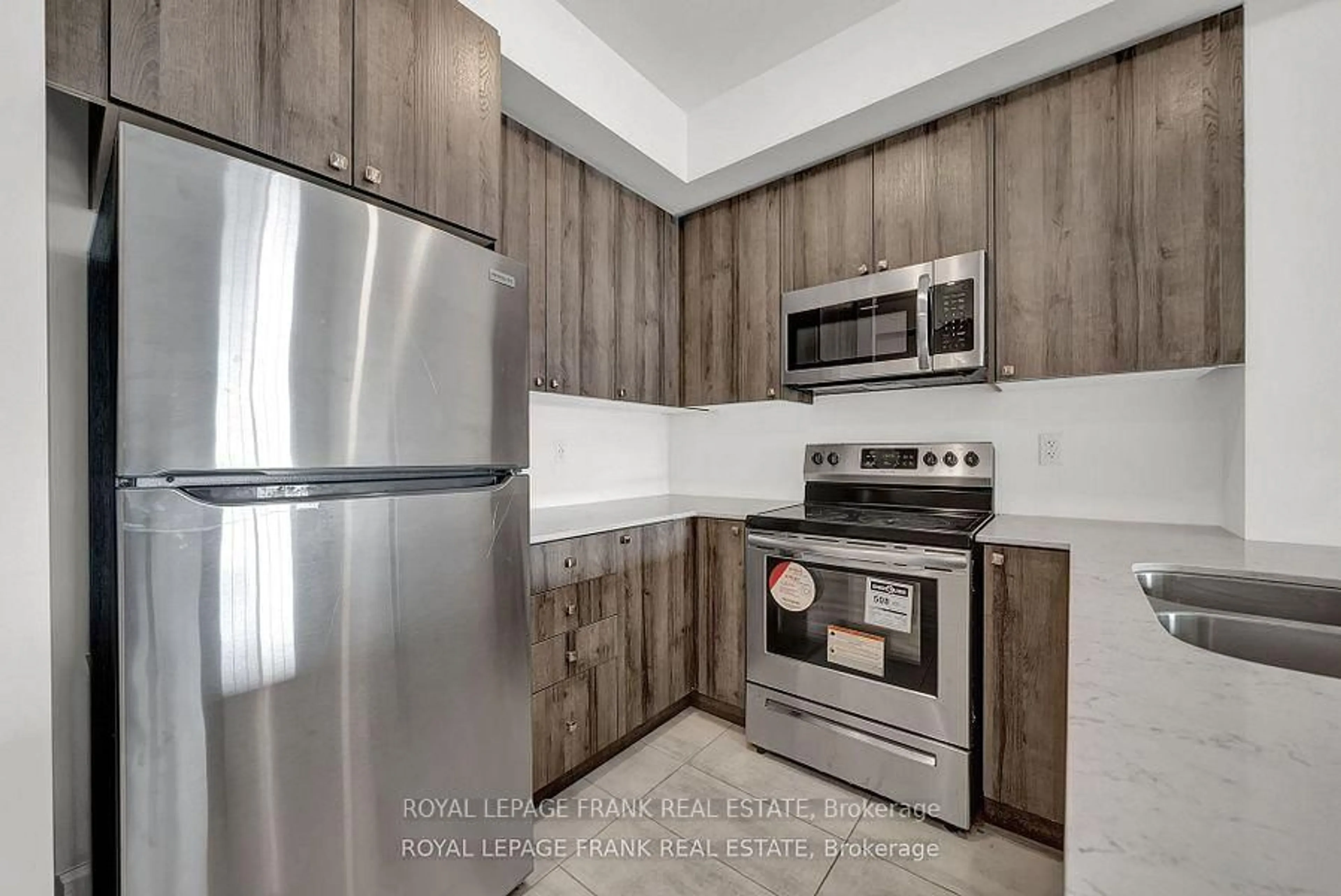 Standard kitchen, unknown for 50 Lakebreeze Dr #216, Clarington Ontario L1B 0V9