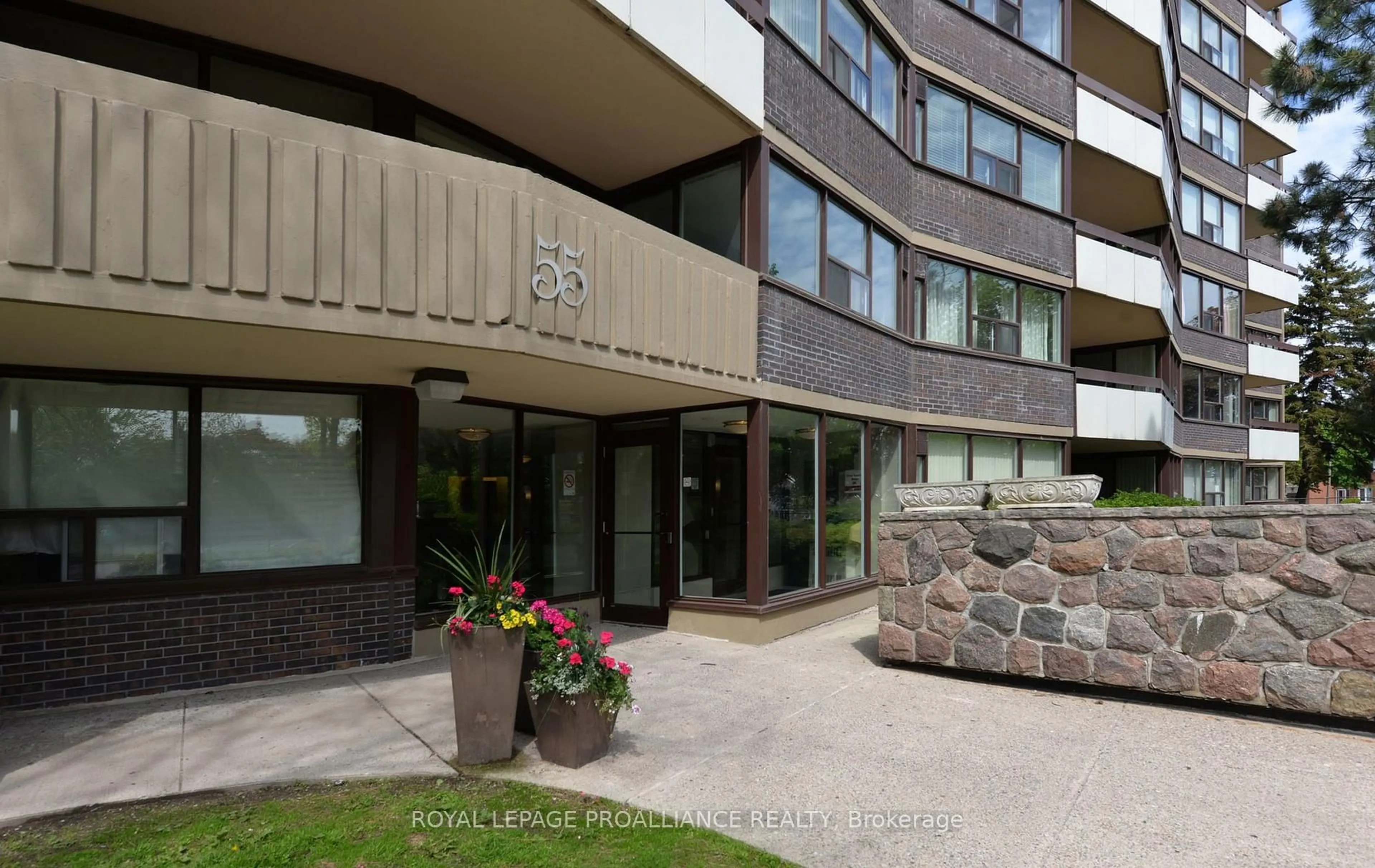 Indoor foyer for 55 Huntingdale Blvd #606, Toronto Ontario M1W 2N9