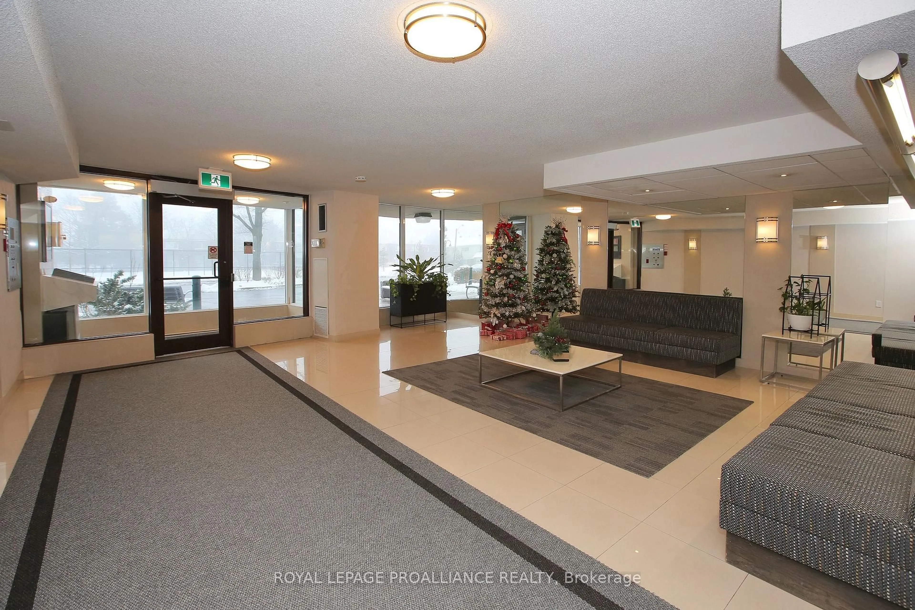 Indoor foyer for 55 Huntingdale Blvd #606, Toronto Ontario M1W 2N9