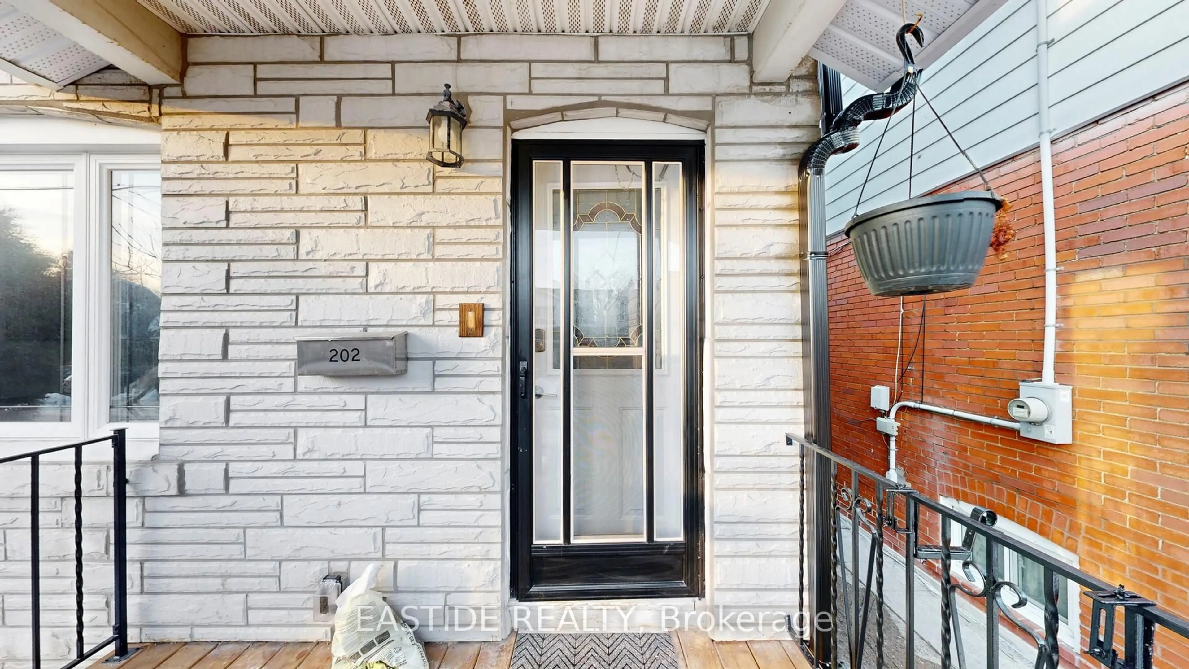 Indoor entryway for 202 Queensdale Ave, Toronto Ontario M4C 2A9