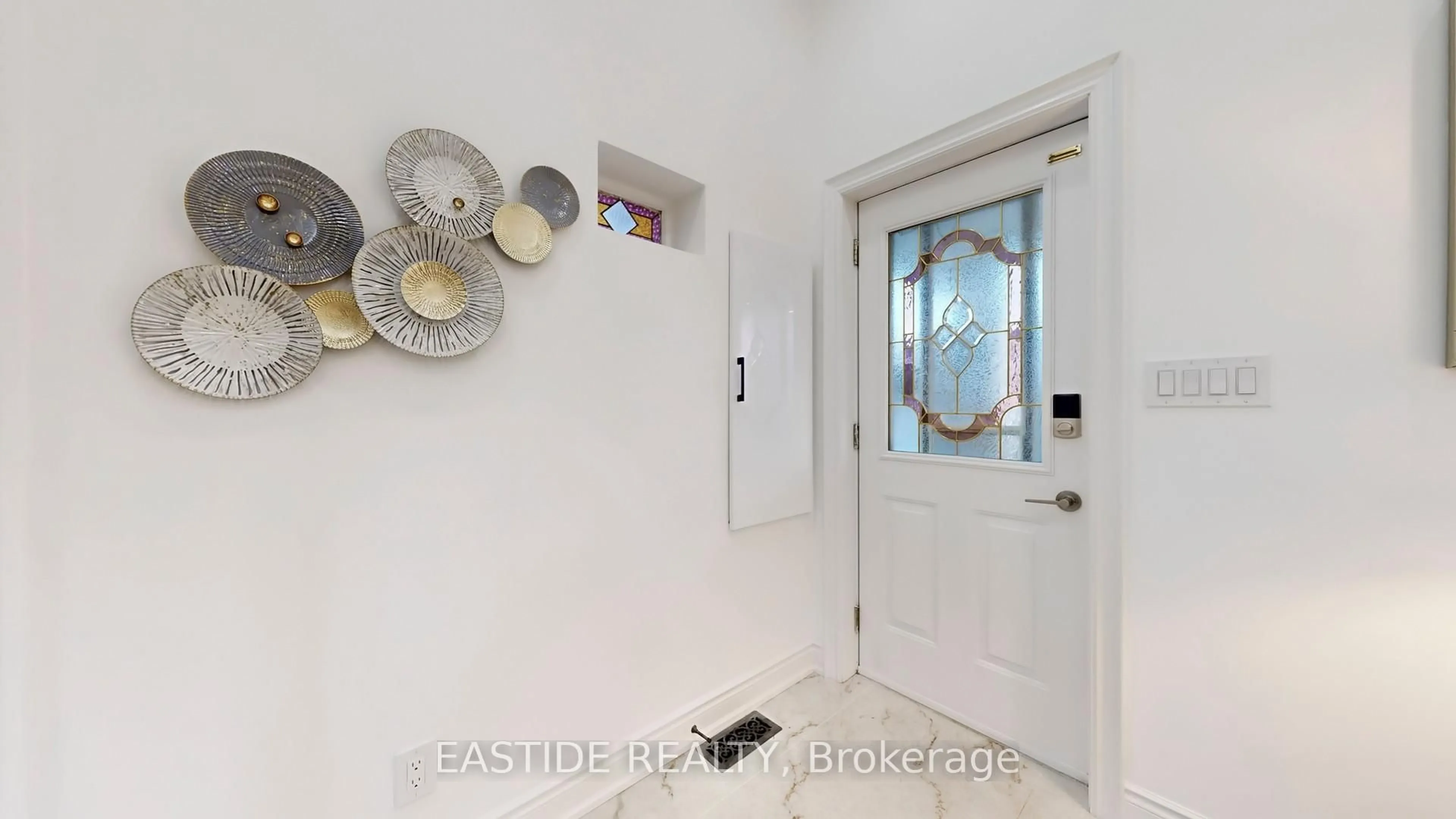 Indoor entryway for 202 Queensdale Ave, Toronto Ontario M4C 2A9