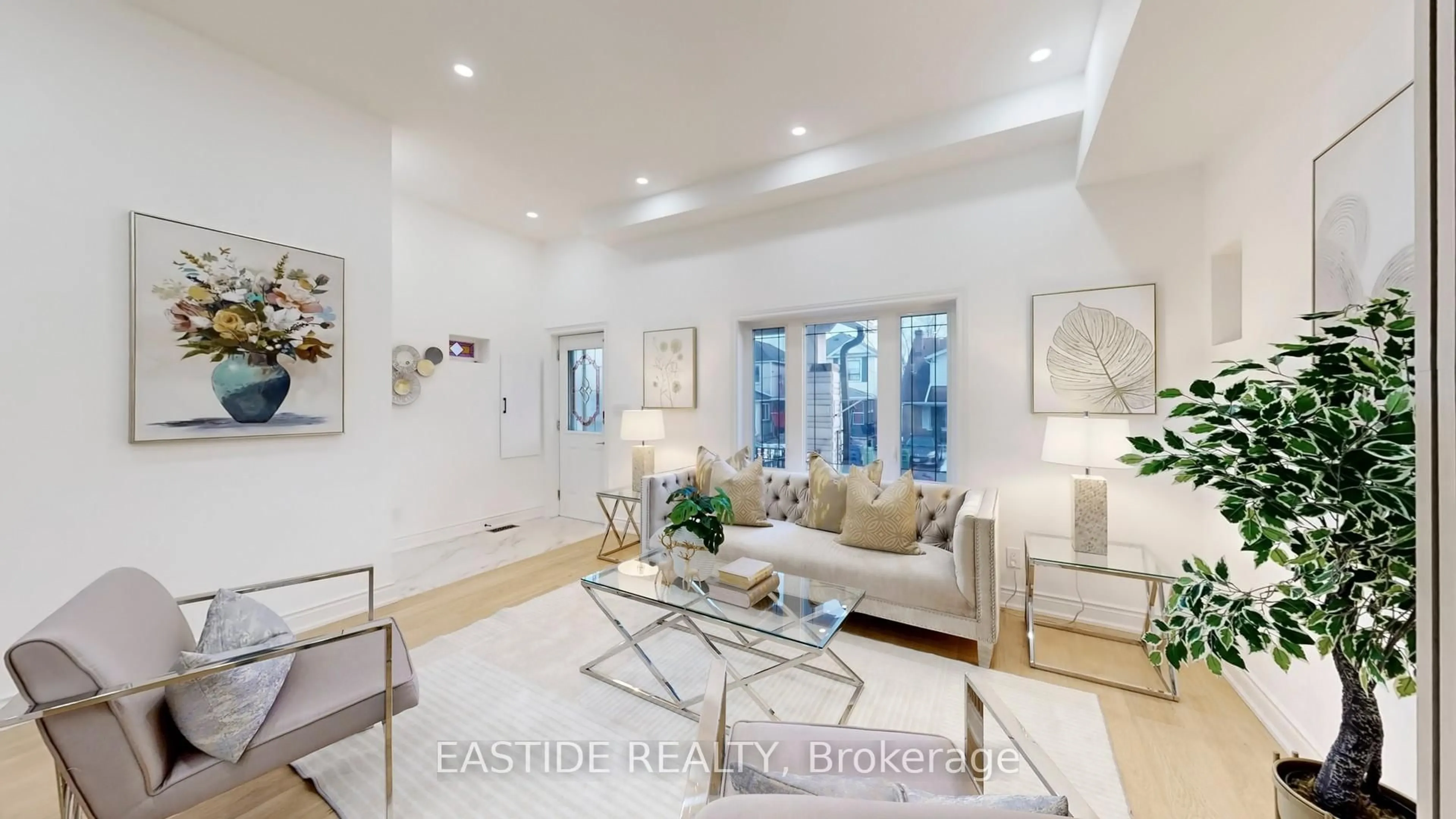 Living room with furniture, unknown for 202 Queensdale Ave, Toronto Ontario M4C 2A9