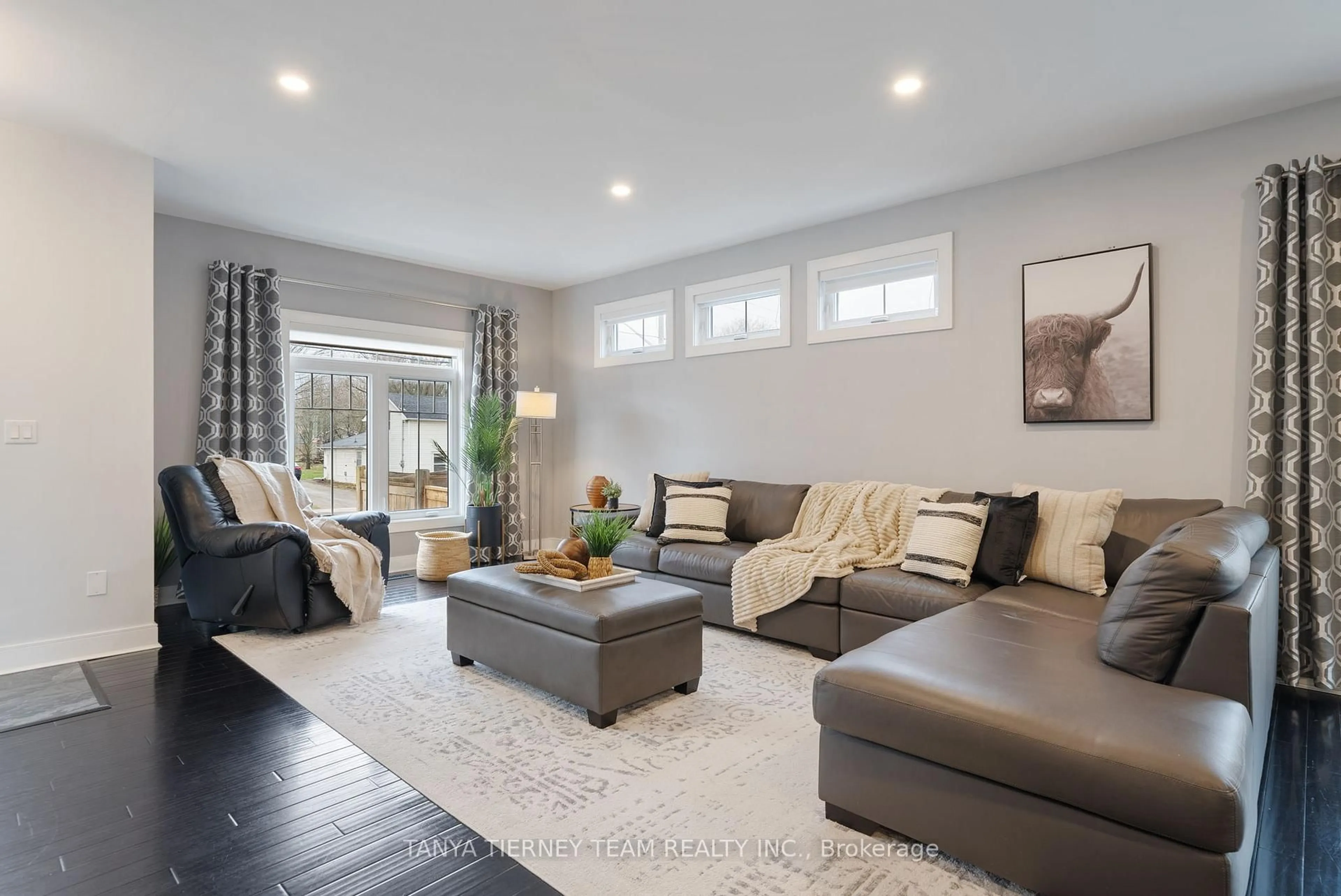 Living room with furniture, unknown for 1 Centre St, Whitby Ontario L1M 1C1