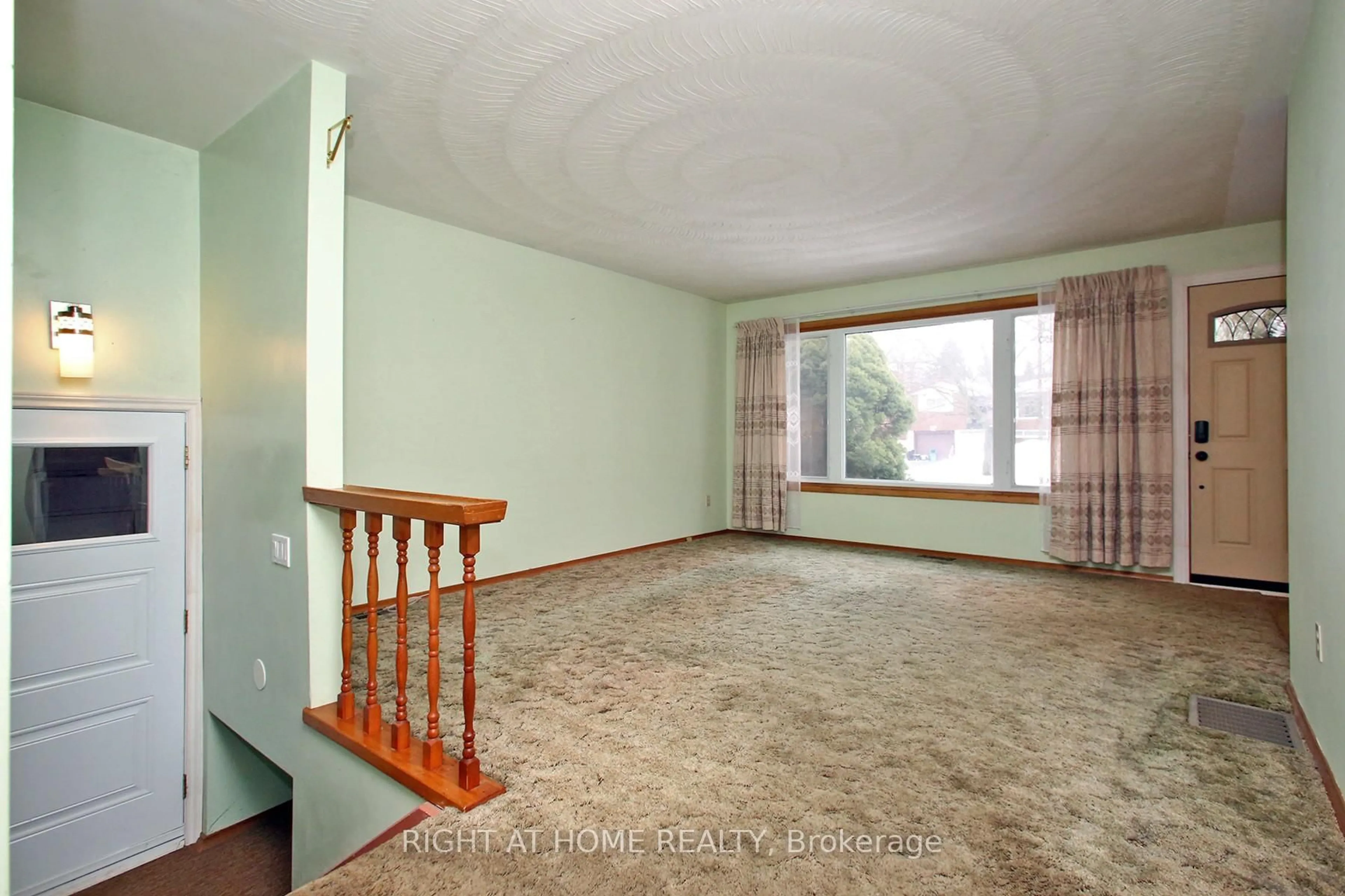 A pic of a room for 753 Tarn Crt, Oshawa Ontario L1J 6Y8