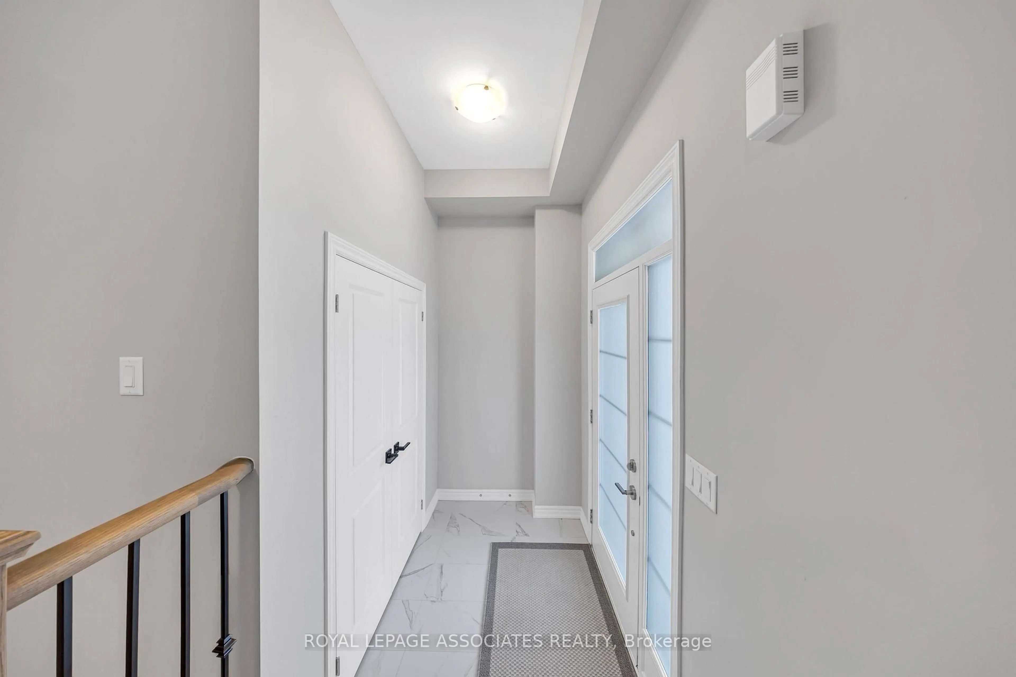 Indoor entryway for 489 Twin Streams Rd, Whitby Ontario L1P 0P6