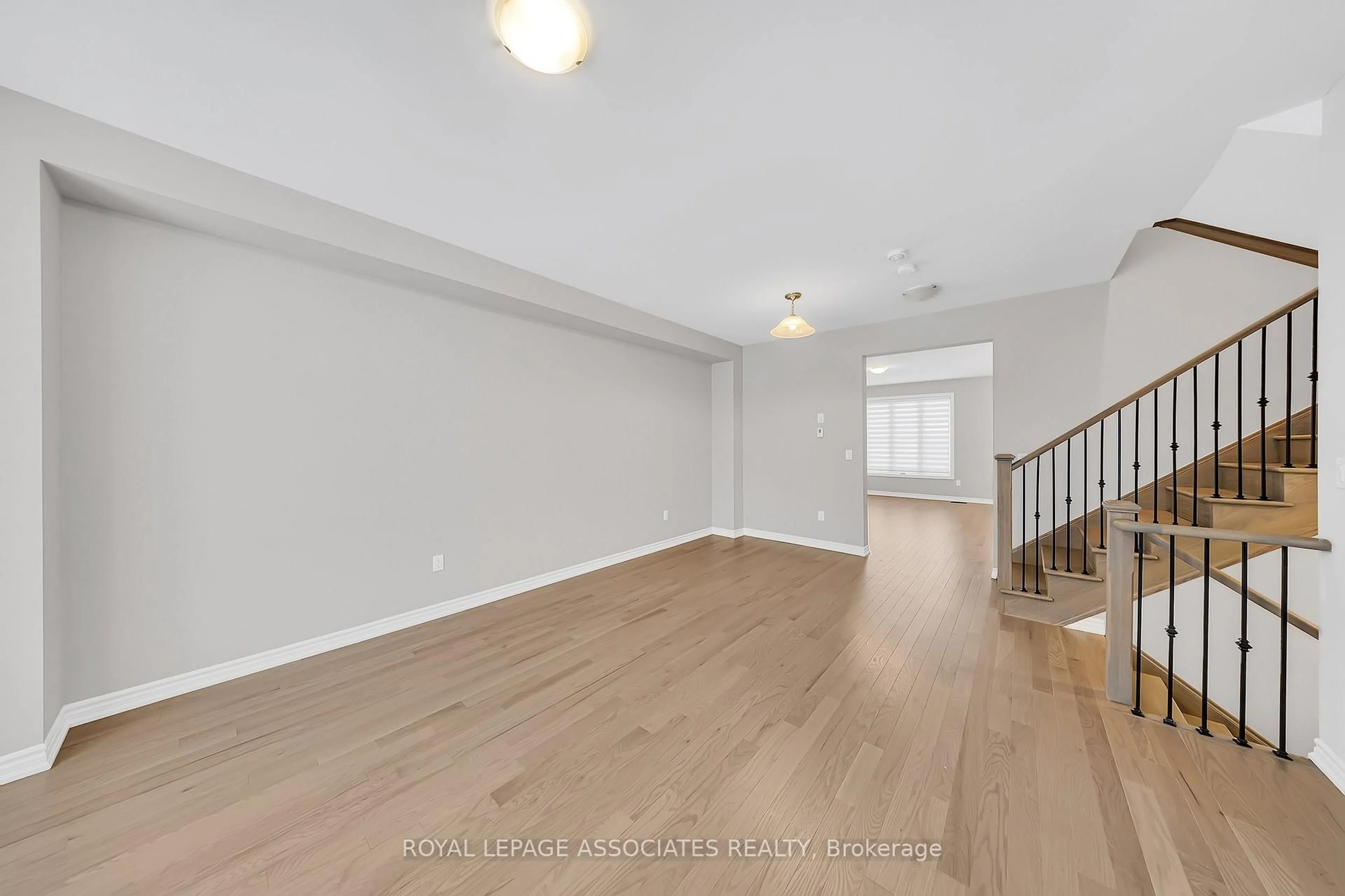 A pic of a room for 489 Twin Streams Rd, Whitby Ontario L1P 0P6