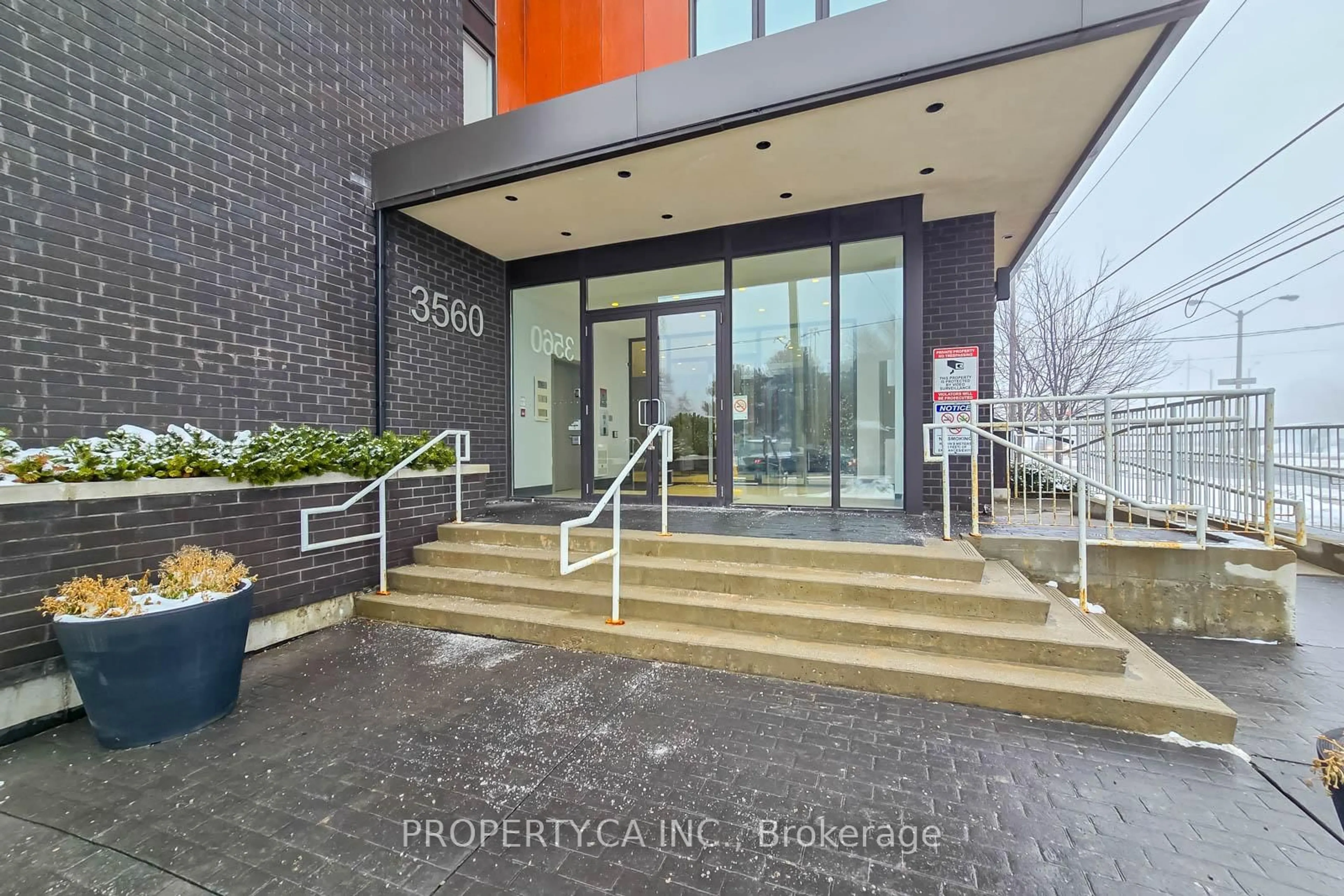 Indoor foyer for 3560 St Clair Ave #424, Toronto Ontario M1K 0A9